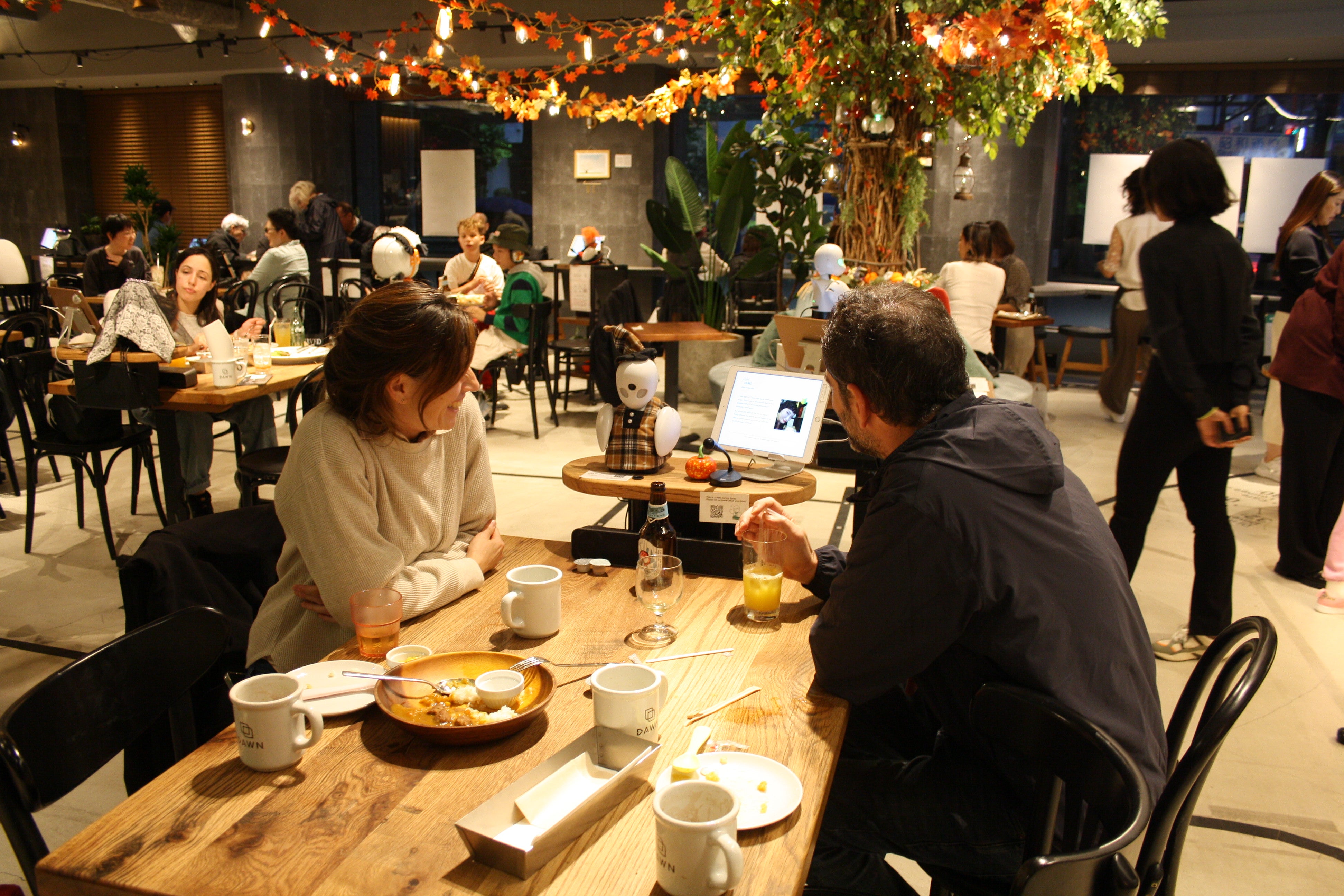 Yariv and Anat are visiting Tokyo from Israel, and say they found the Dawn cafe concept strange at first