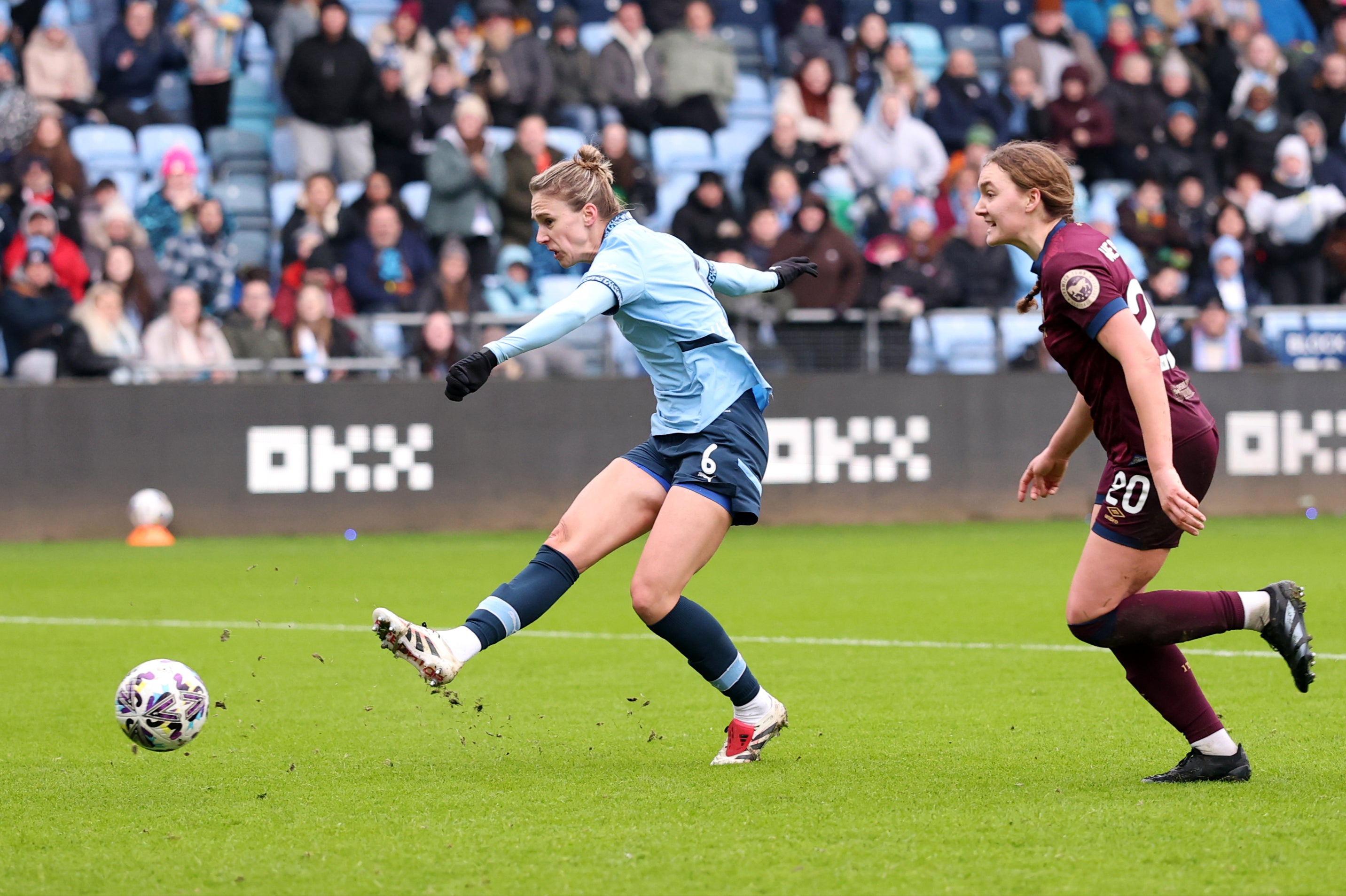 Vivianne Miedema was immediately back in scoring form