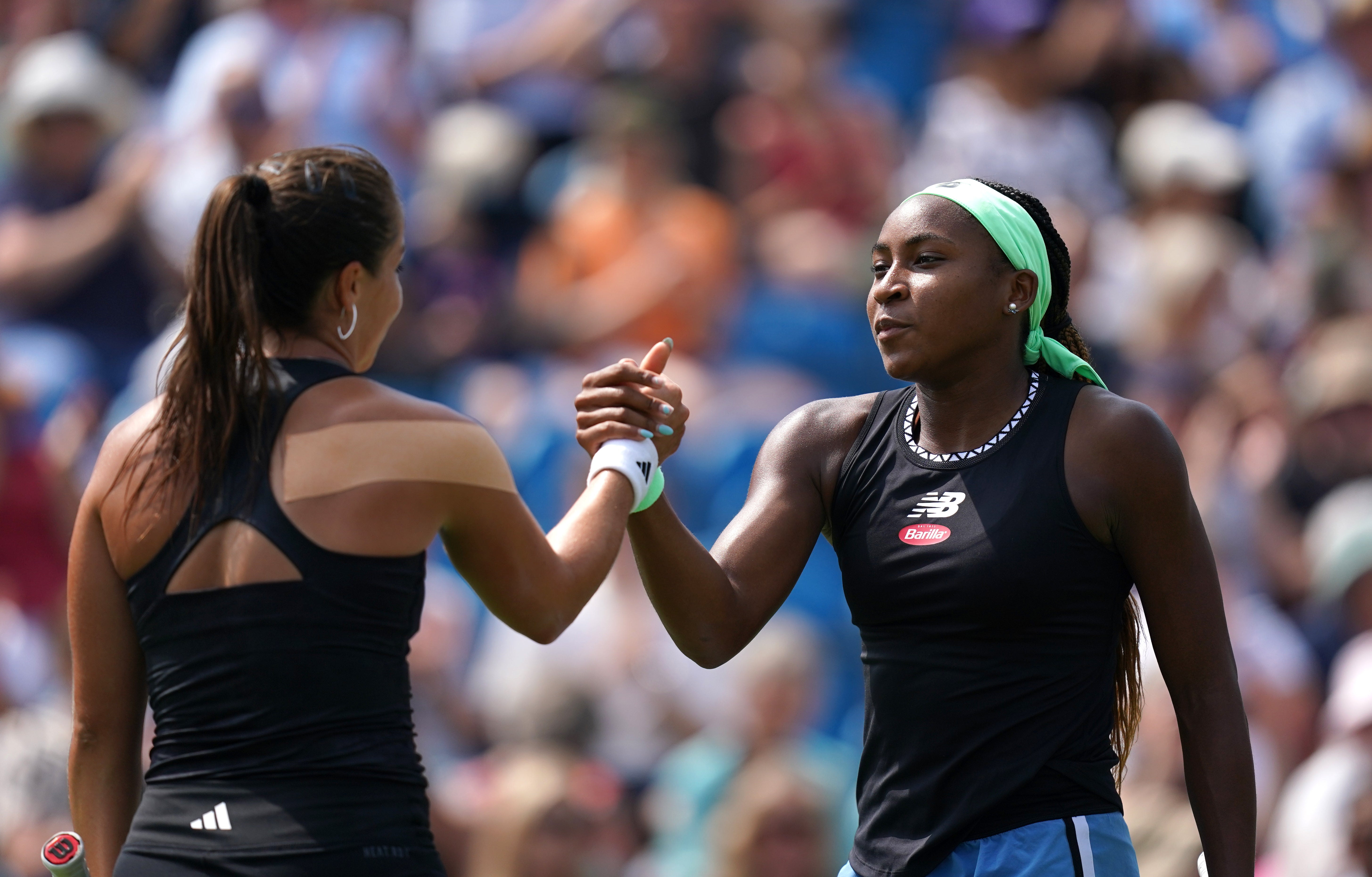 Jodie Burrage, a sinistra, ha vinto solo due partite contro Coco Gauff a Eastbourne nel 2023 (John Walton/PA)