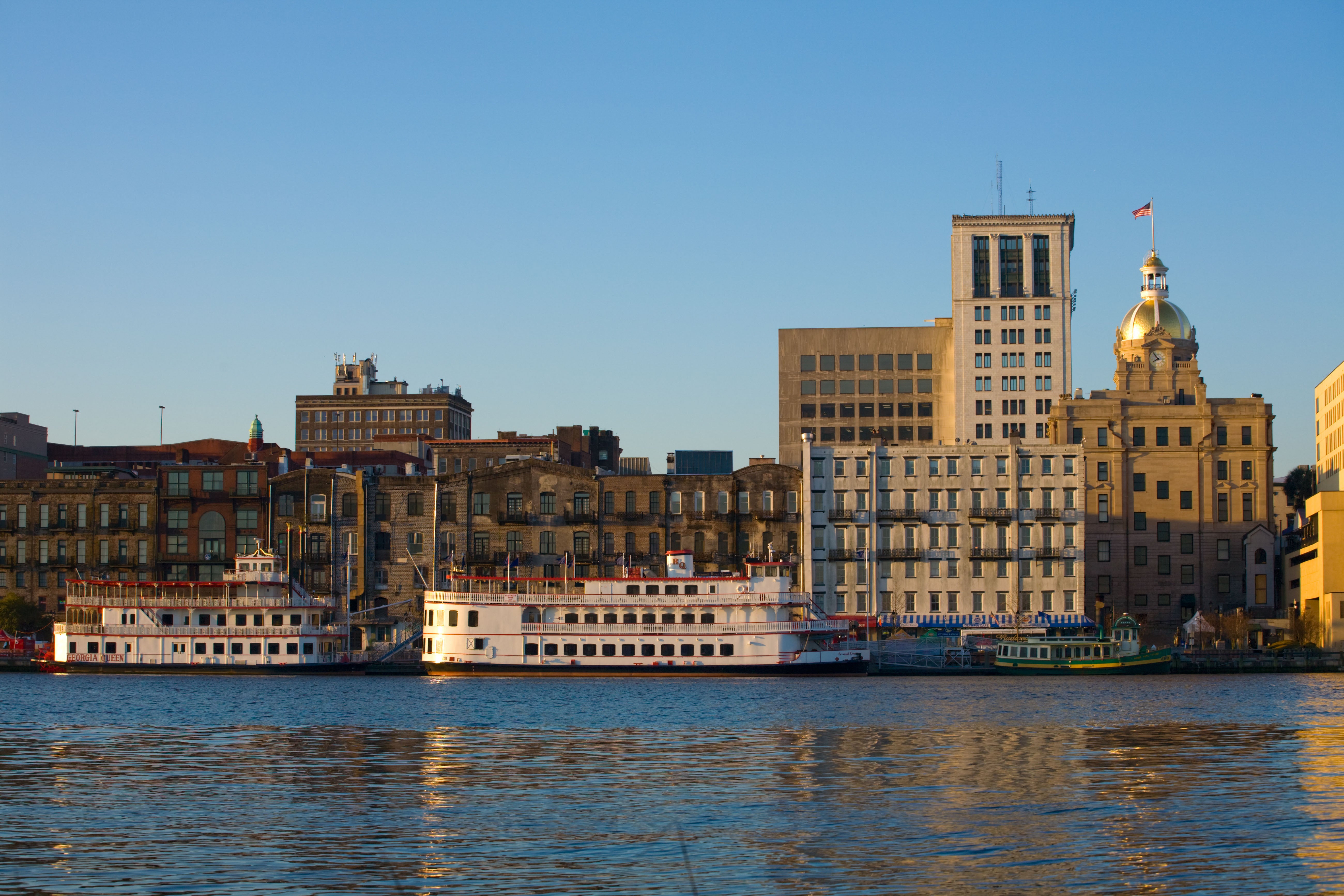 Savannah Skyline: cenas pacíficas das margens do famoso rio