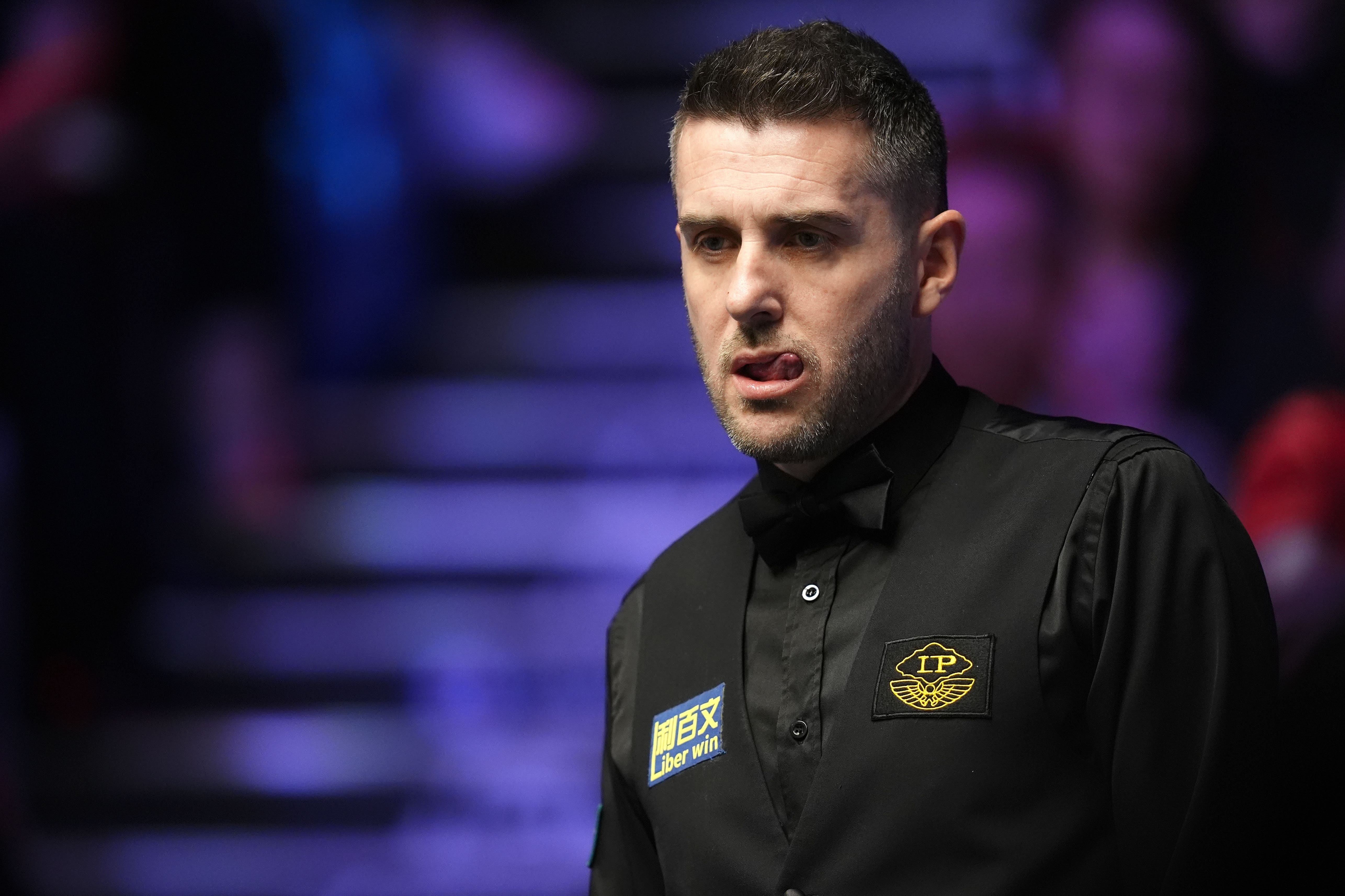 Mark Selby eases into last eight of Masters with victory over Ali Carter