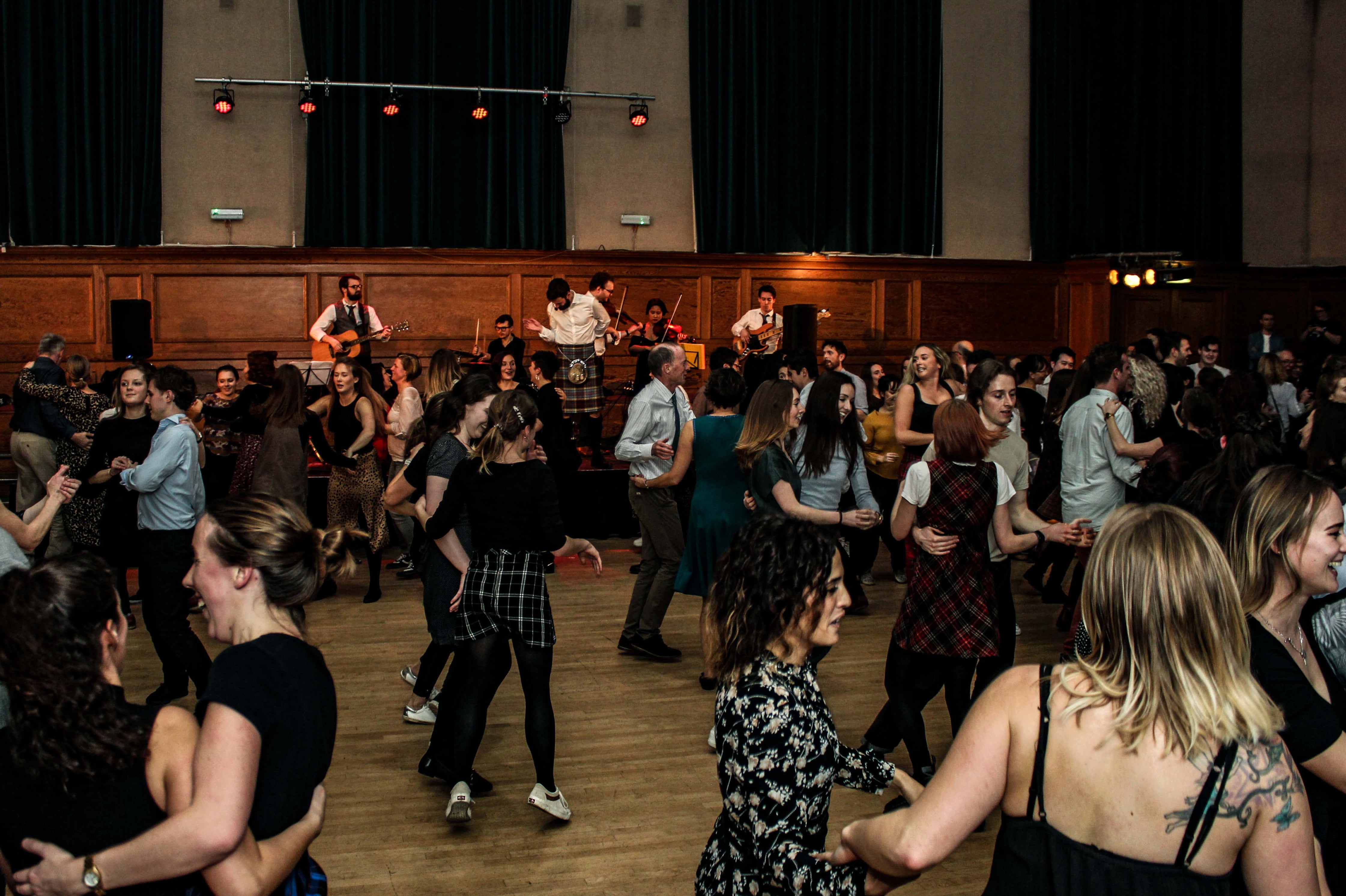 Dance a noite toda neste ceilidh