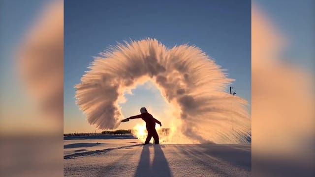 <p>Water freezes mid-air as Canada faces -22 degree temperatures.</p>