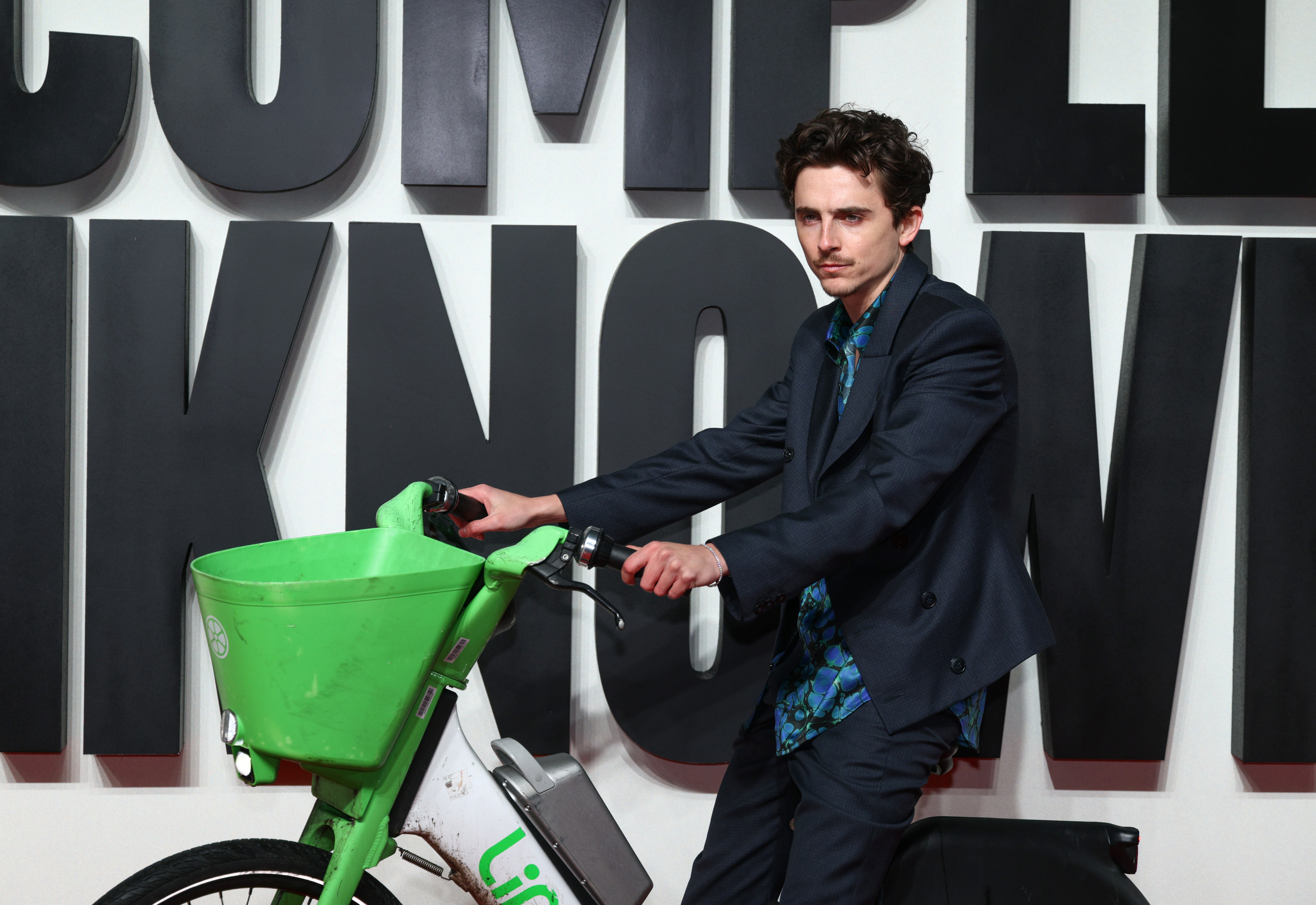 Chalamet no tapete vermelho de 'A Complete Unknown'