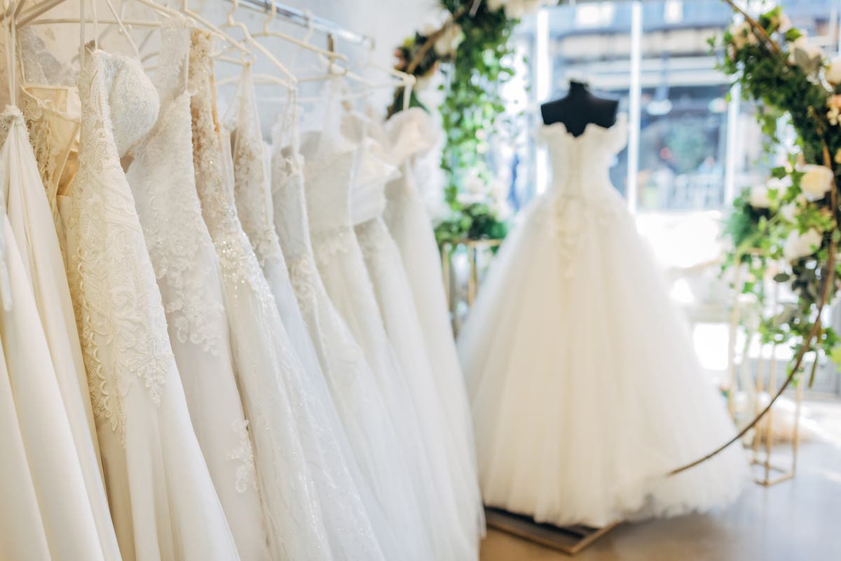 A woman offered to buy an LA bride their wedding gown amid fires