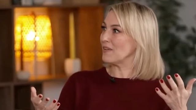 <p>New Match of the Day host Kelly Cates says society still 'uncomfortable' with female sport presenters.</p>