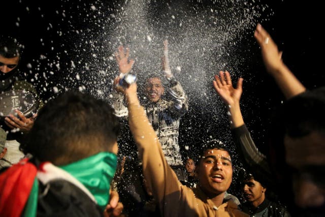 <p>Palestinians react to news on a ceasefire deal with Israel, in Khan Younis in the southern Gaza Strip, January 15, 2025. </p>