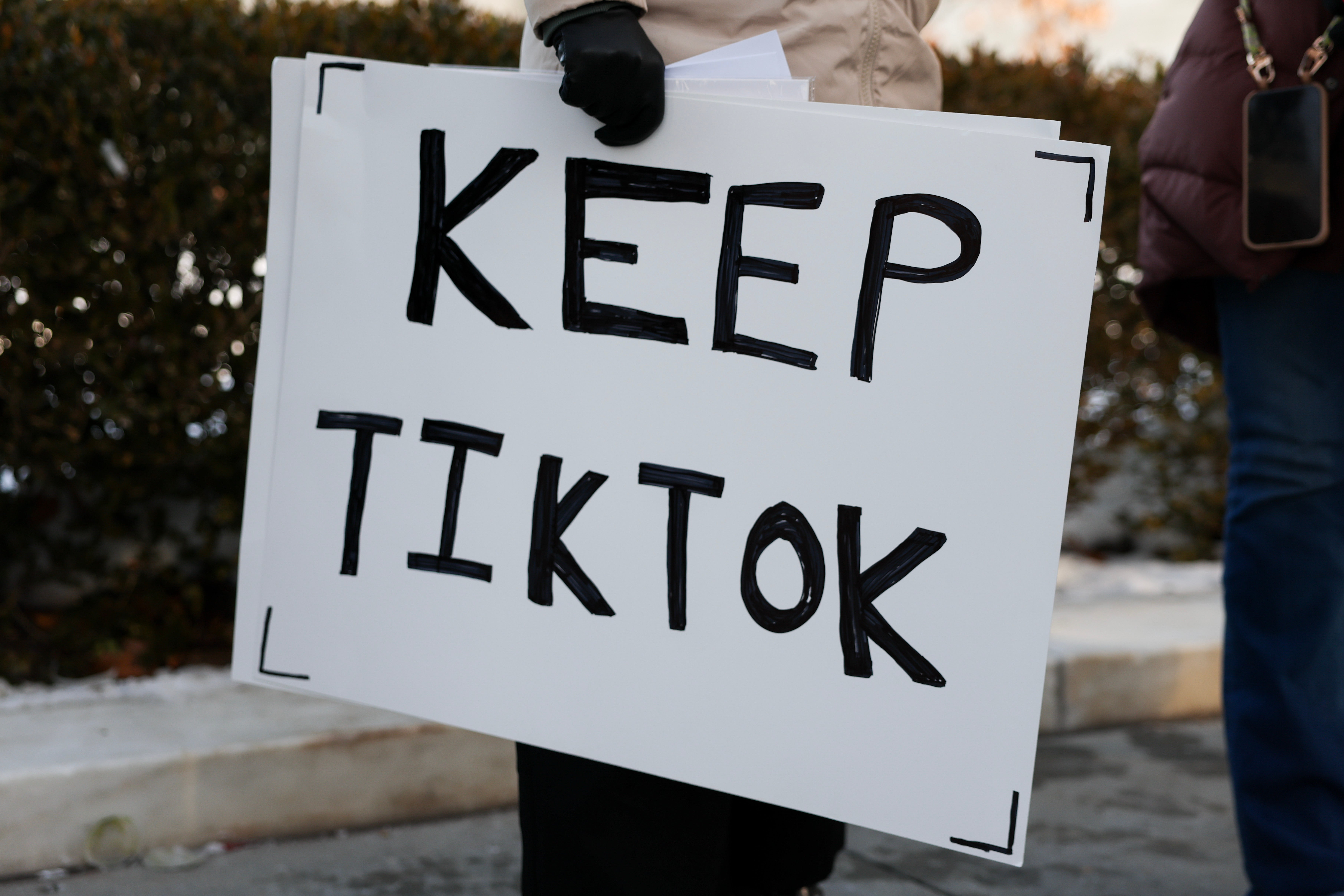 A TikTok influencer holds a sign that reads “Keep TikTok” outside the U.S. Supreme Court Building