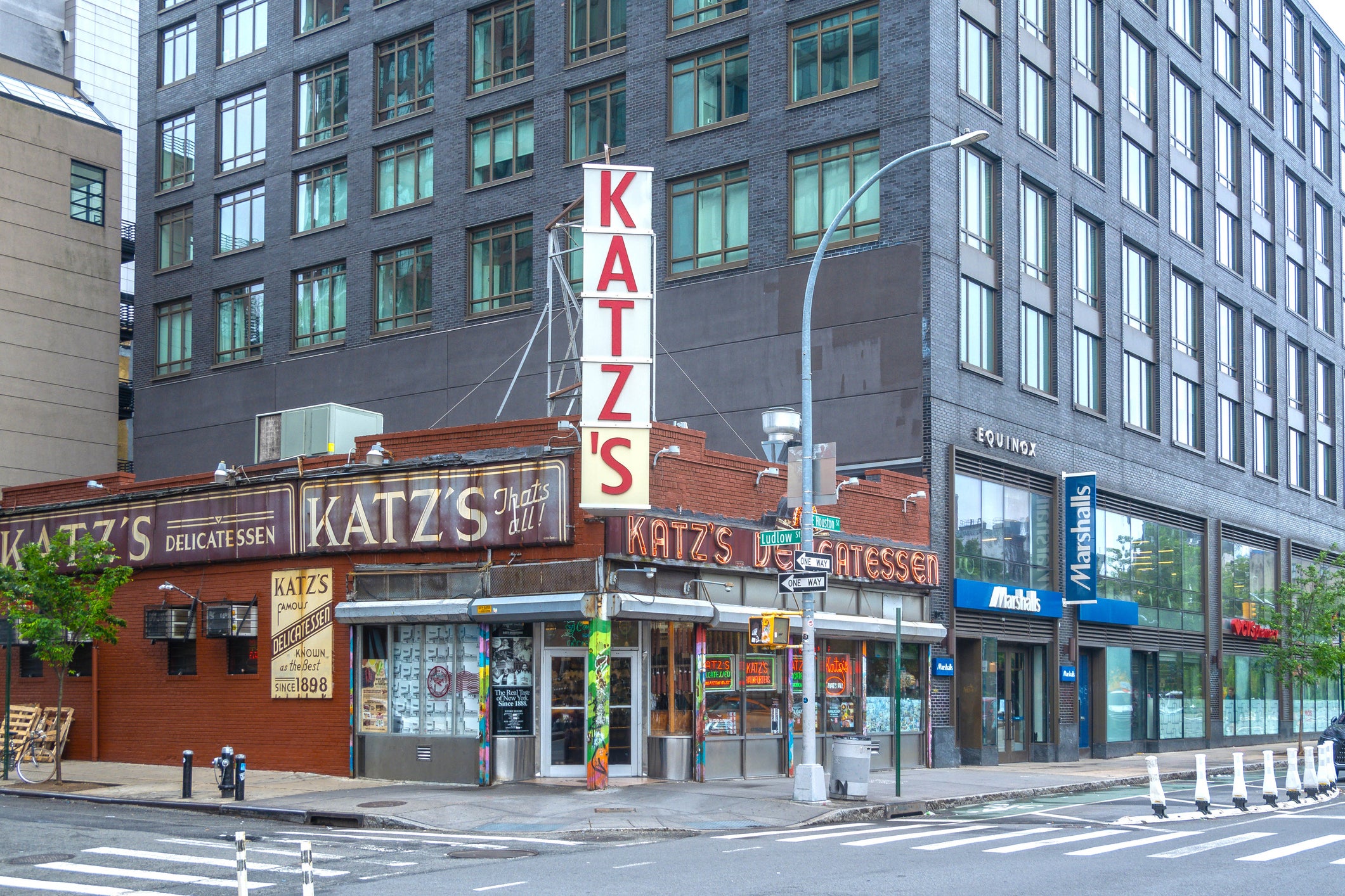 Despite the often long wait times, with lines around the block, for meat-lovers Katz’s Deli is a true New York institution