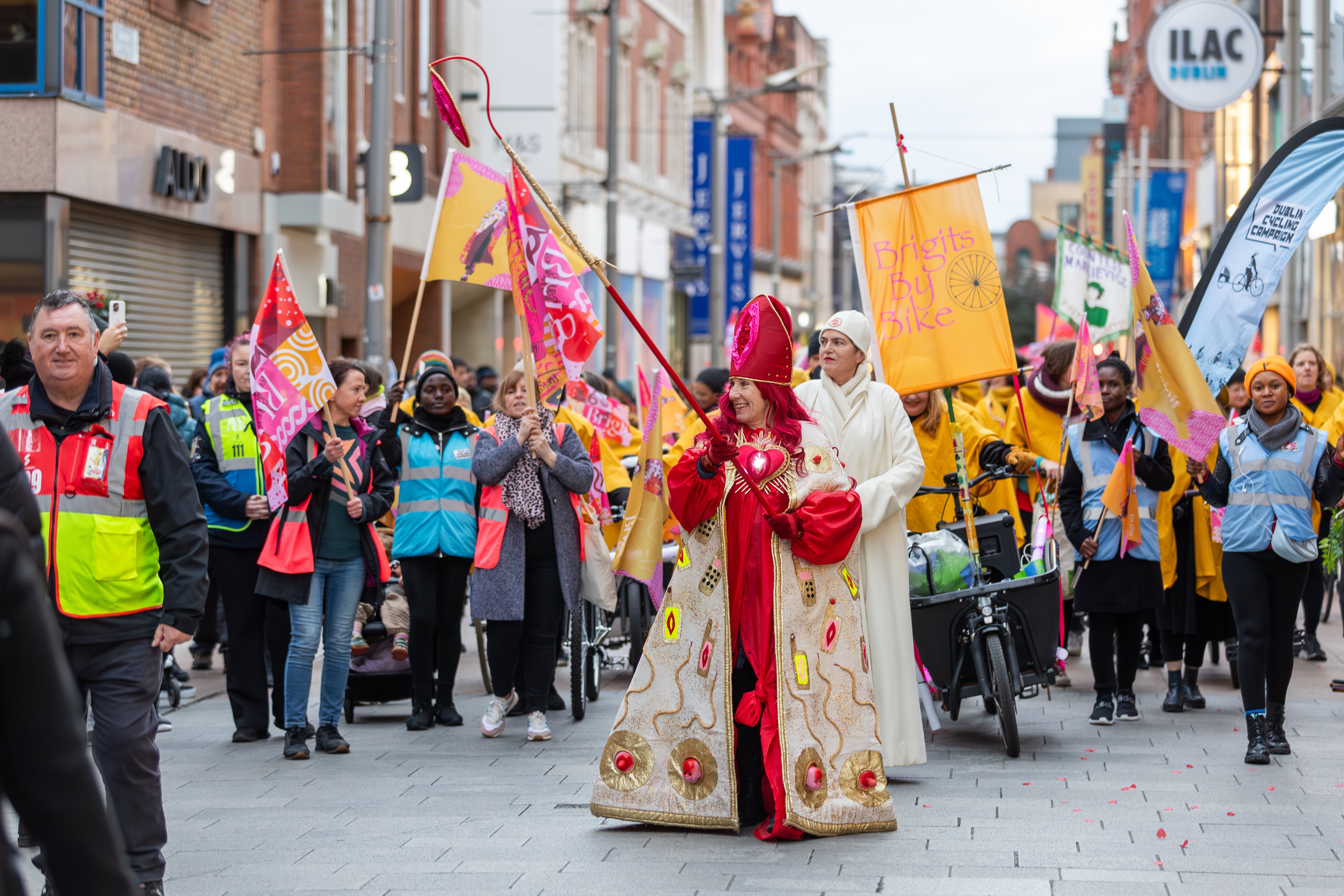 Procissão em Dublin no Dia de Santa Brígida de 2024