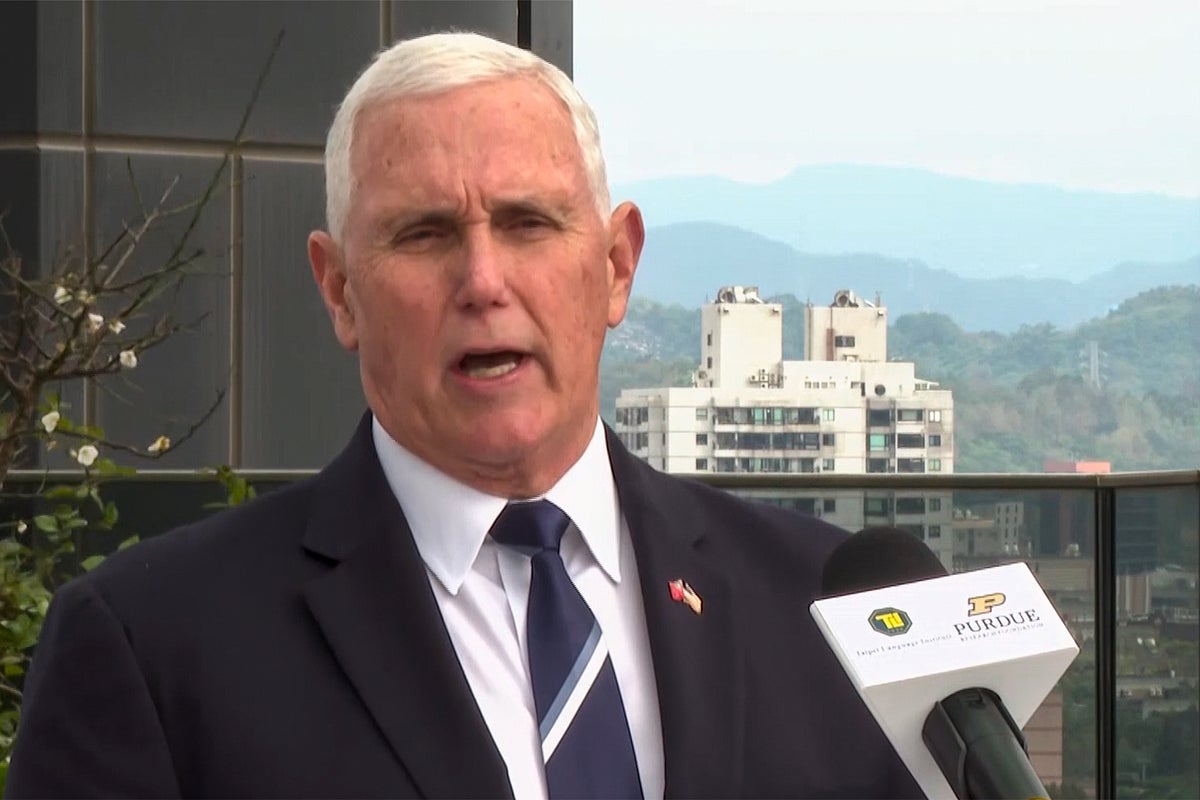 Mike Pence warns of security risk of Trump accepting a plane from nation with powerful Hamas ties