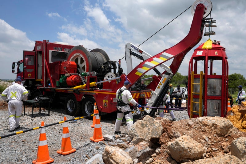 South African police say ringleader in illegal gold mining disaster allowed to escape by officers