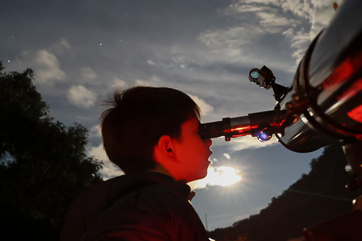 How to glimpse a parade of in the January night sky The