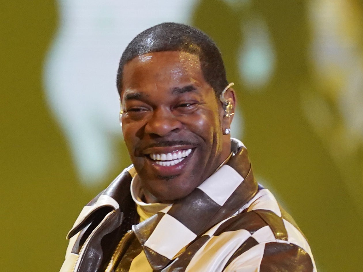 Busta Rhymes bateu 'inúmeras vezes' no rosto de uma vítima do sexo masculino de 50 anos e agora enfrenta acusações de agressão de terceiro grau