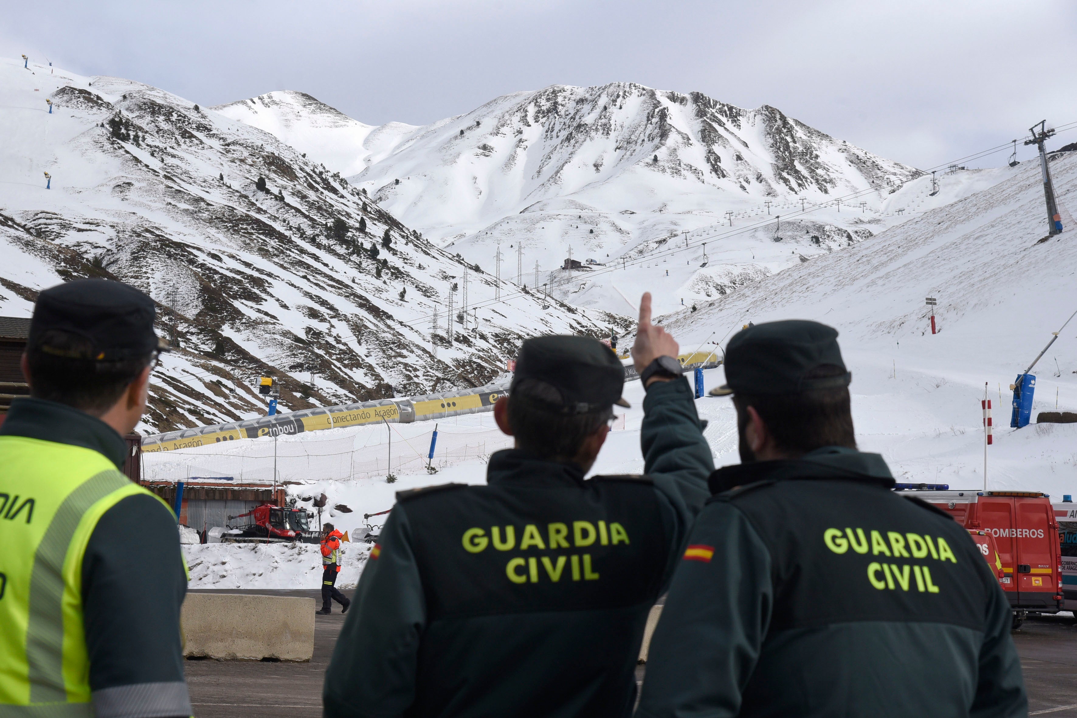 The incident left at least 30 people injured at the resort of Astún, in the Pyrenees mountain range