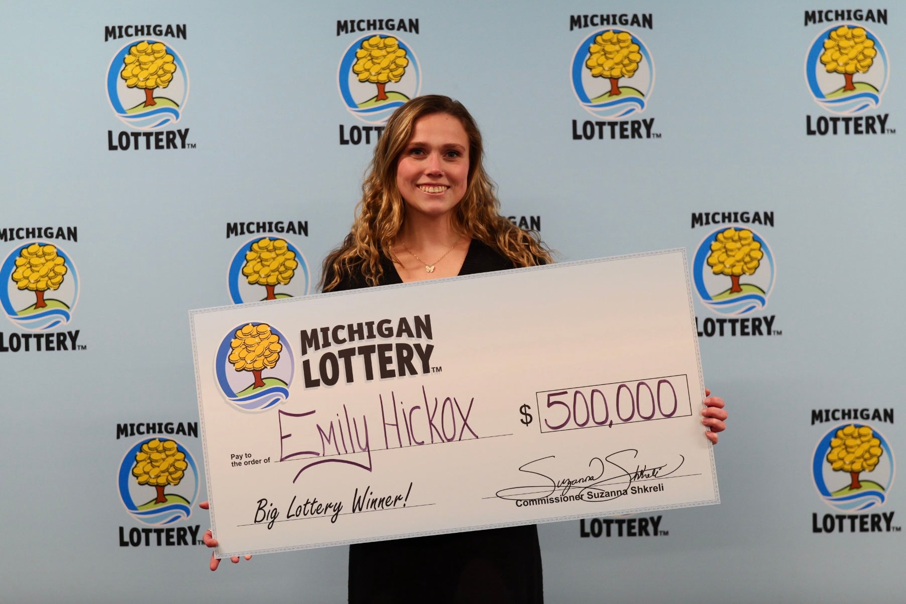 Woman wins $500,000 from the lottery ticket she got randomly in a family Christmas gift exchange