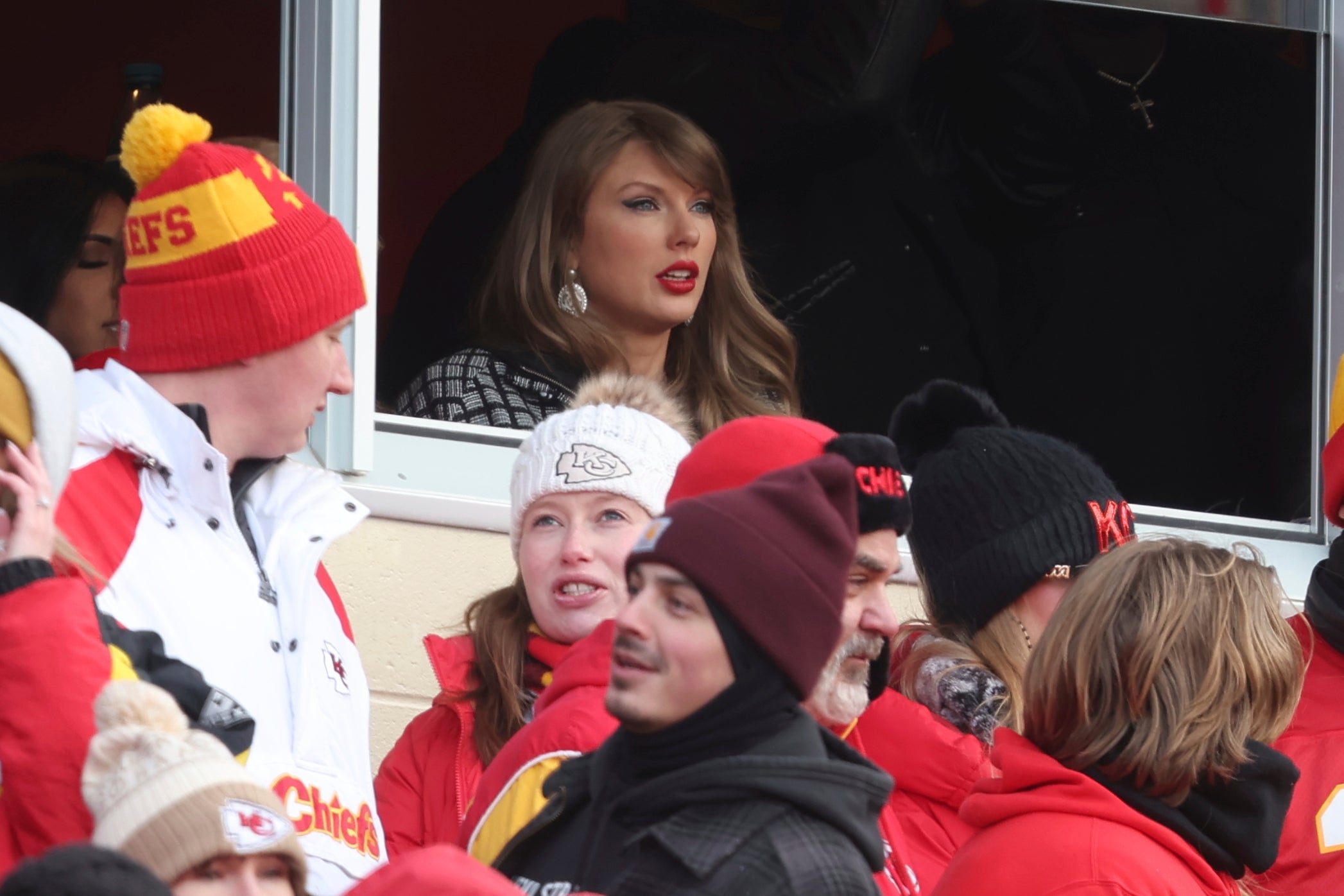 Taylor Swift returns to Arrowhead Stadium to watch Travis Kelce and the Chiefs play the Texans