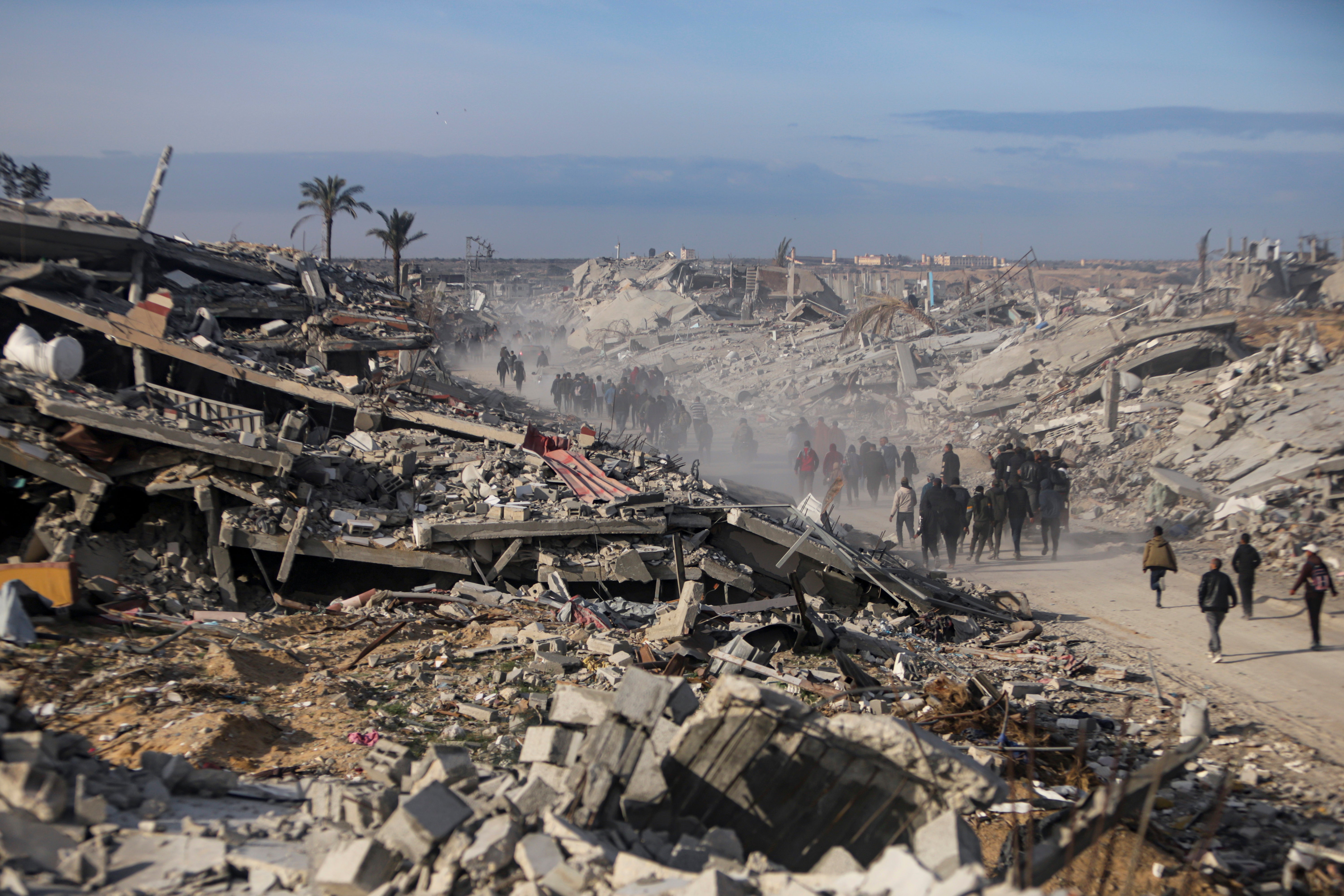 Palestians face returning to homes left in ruins