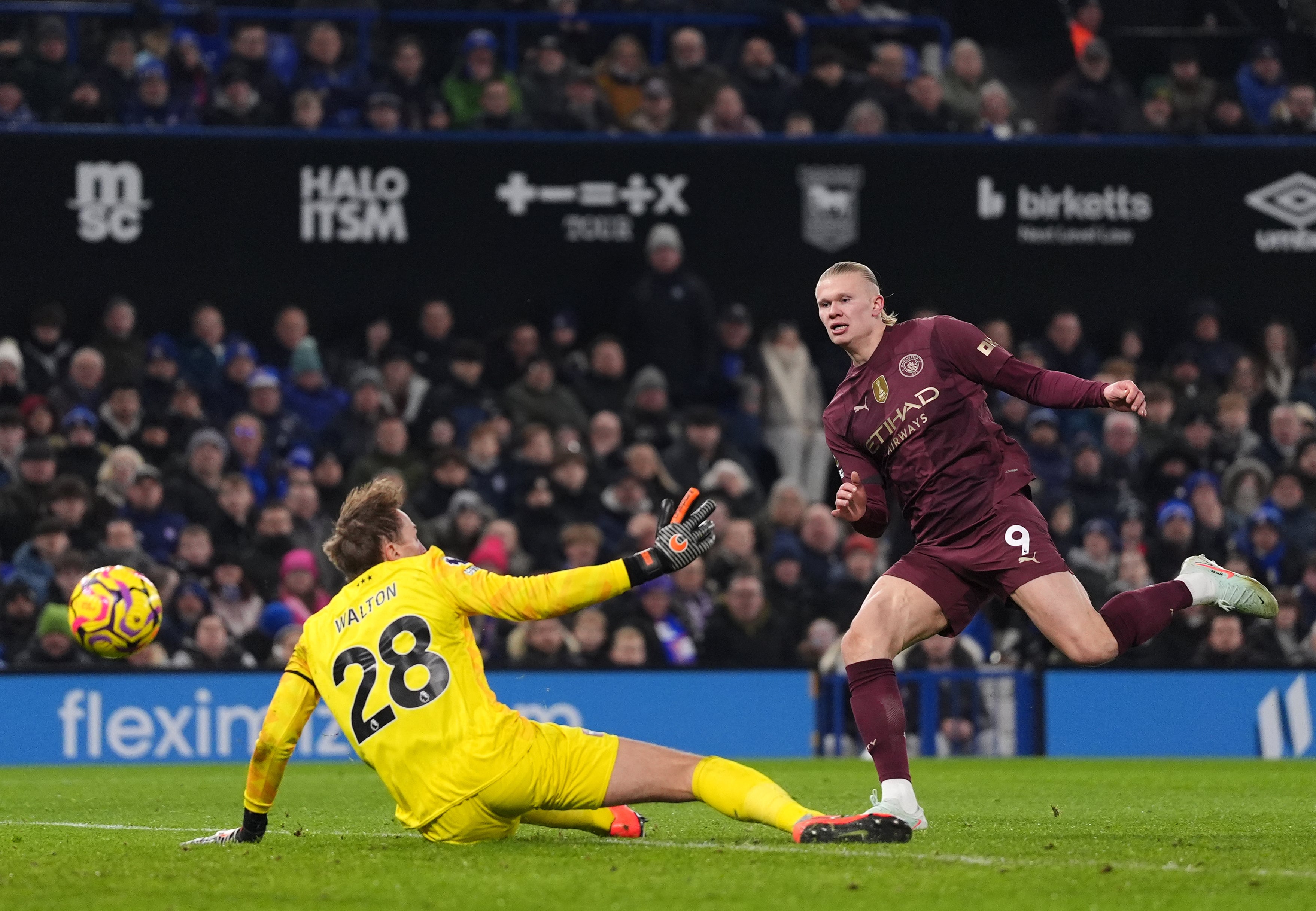 Erling Haaland clips in Manchester City's fifth