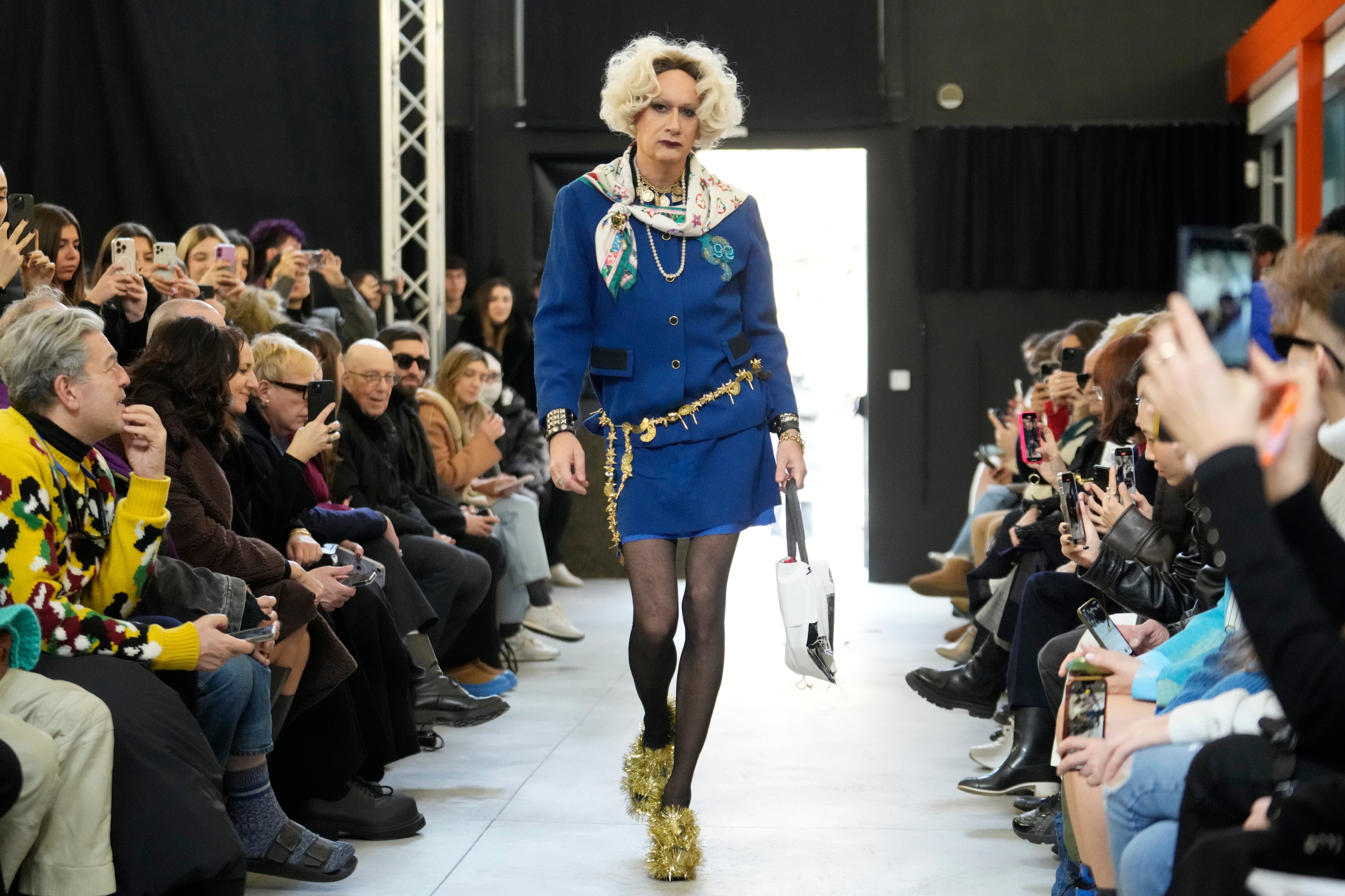 Italy Fashion F/W Simon Cracker