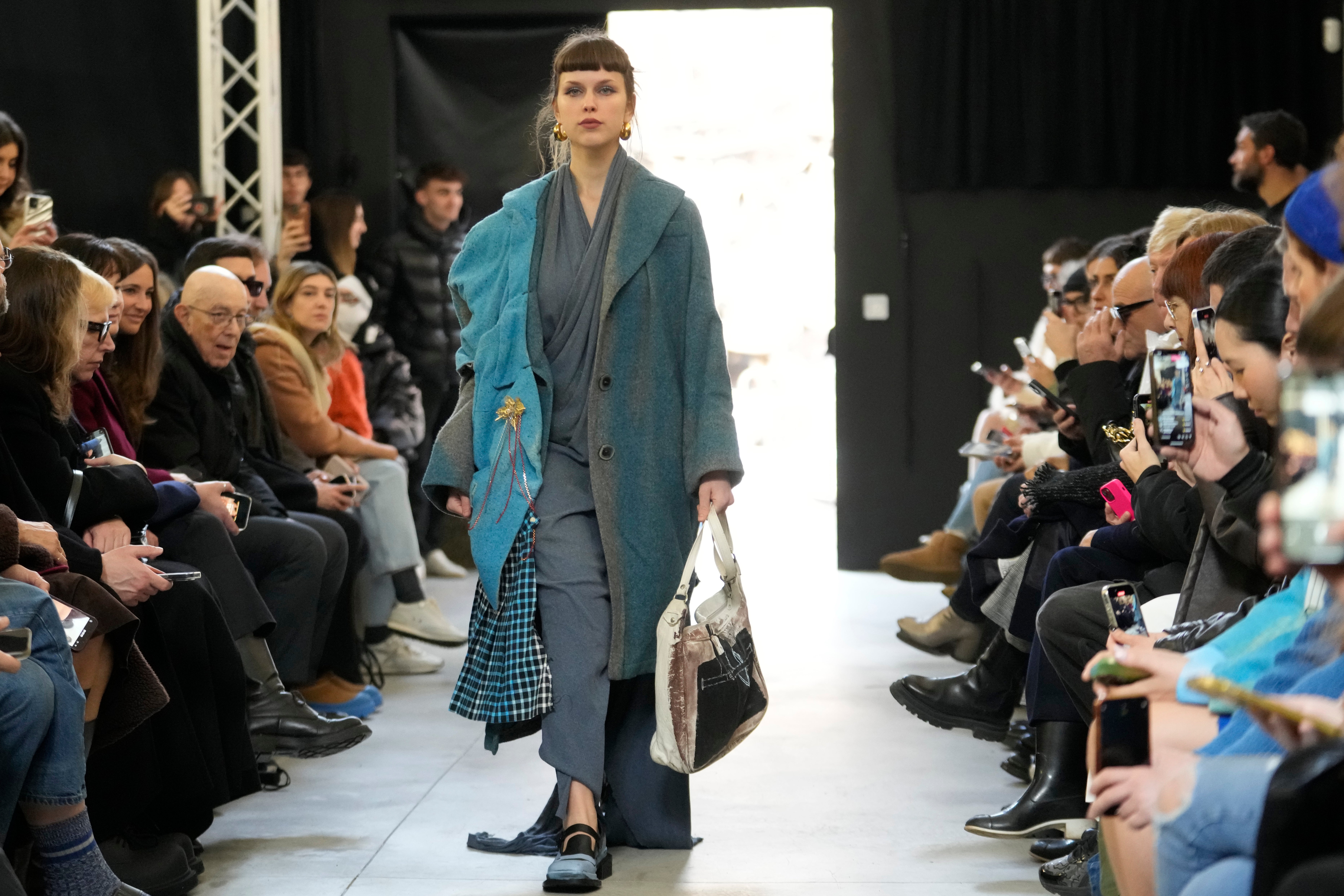 Italy Fashion F/W Simon Cracker