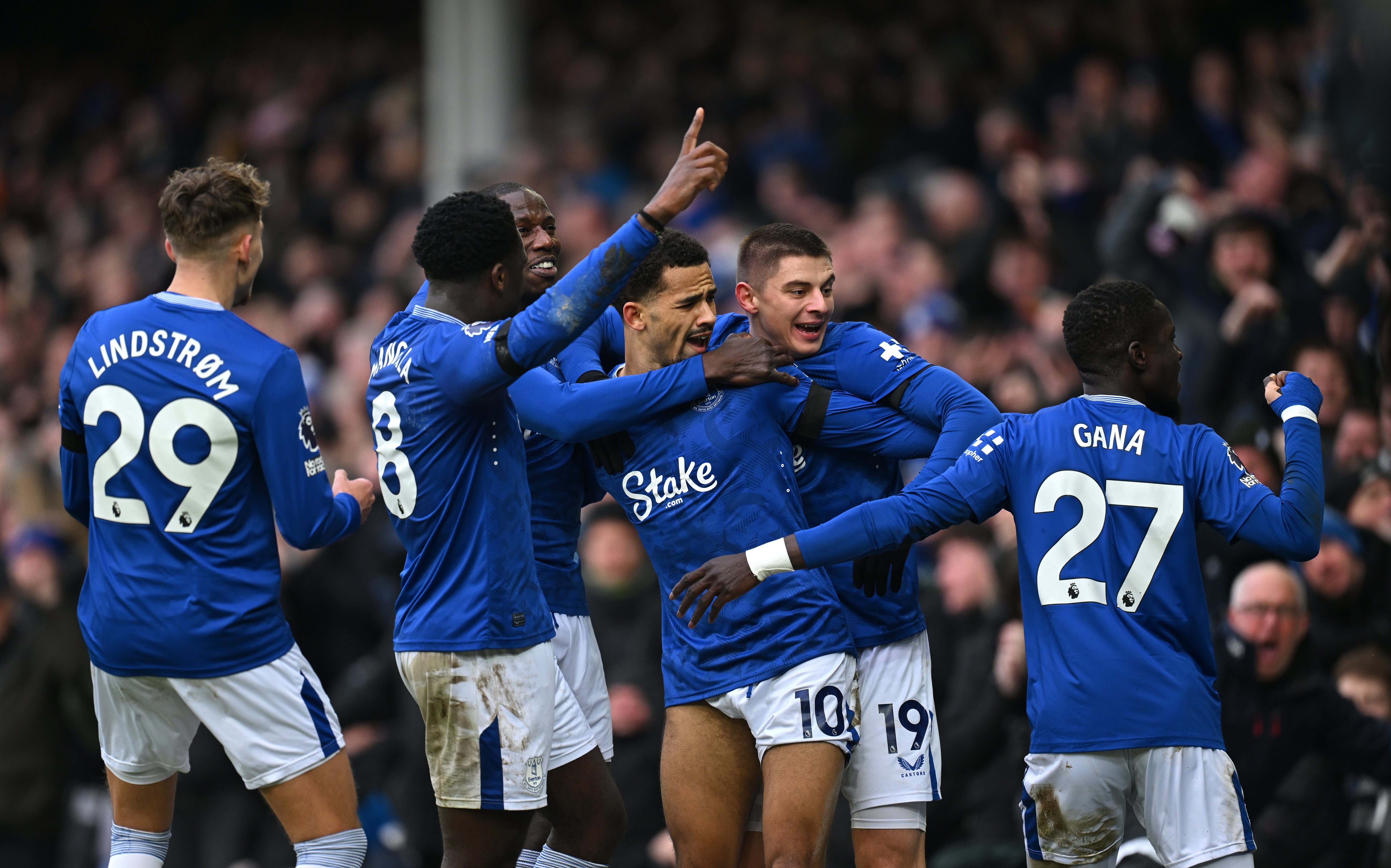 Iliman Ndiaye of Everton celebrates scoring