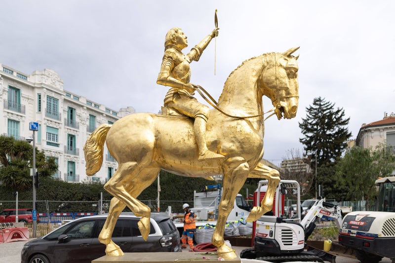 Judges order right-wing French mayor to remove £144k Joan of Arc statue