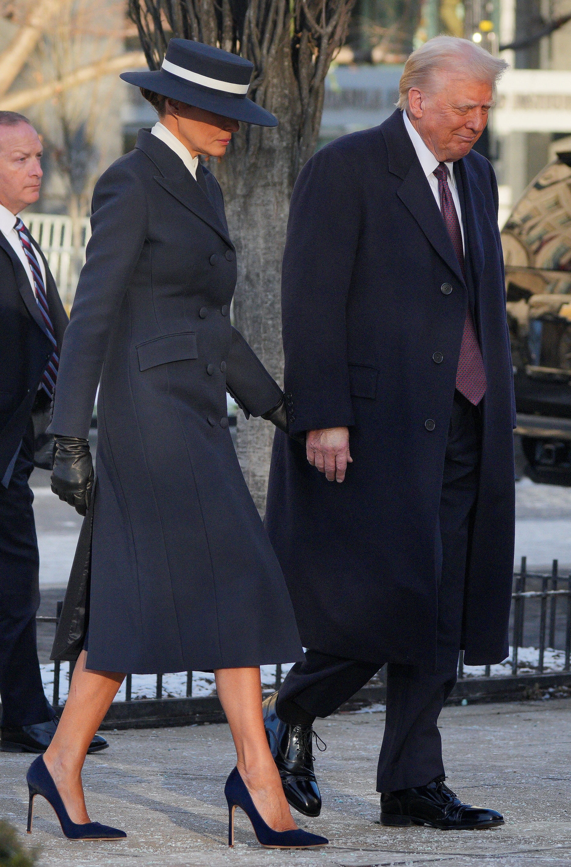 Melania e Trump chegando à Igreja Episcopal de St. John esta manhã