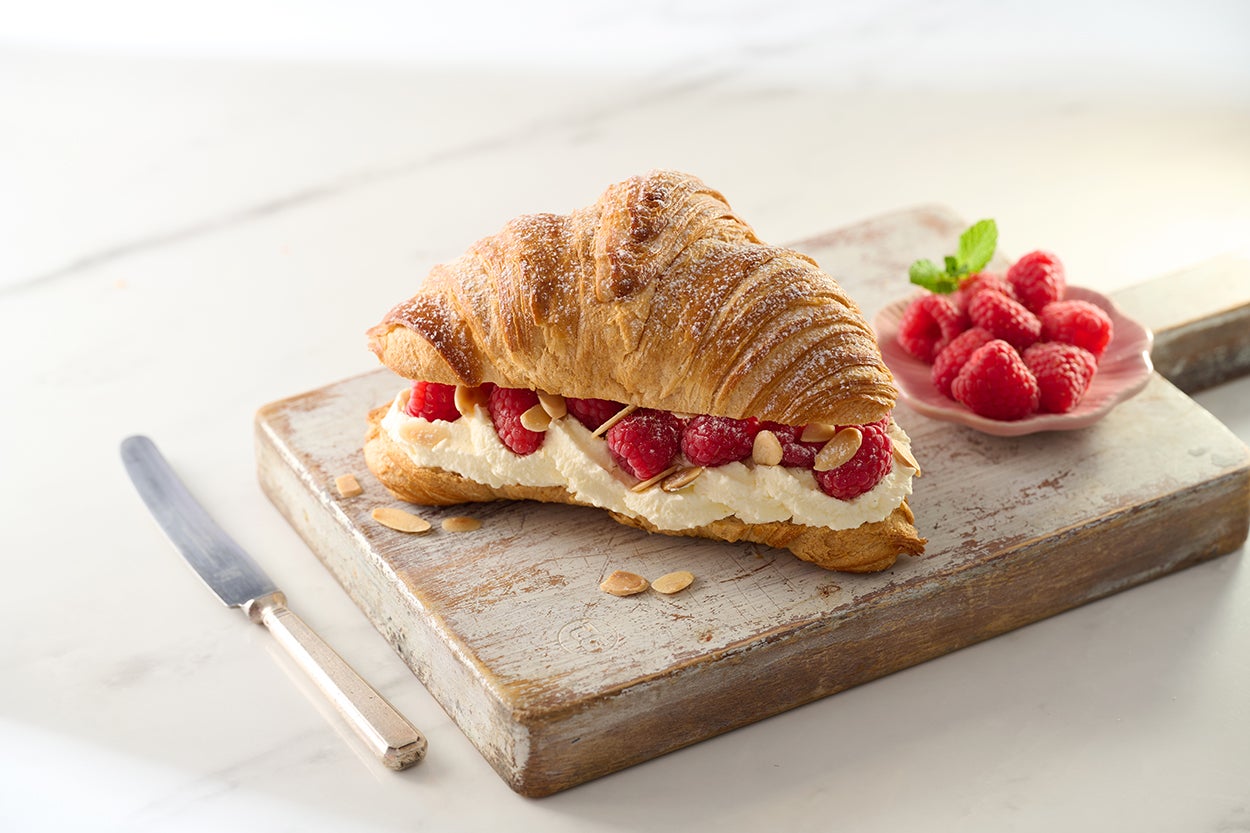 Parisian flair on a plate – creamy, fruity and effortlessly elegant