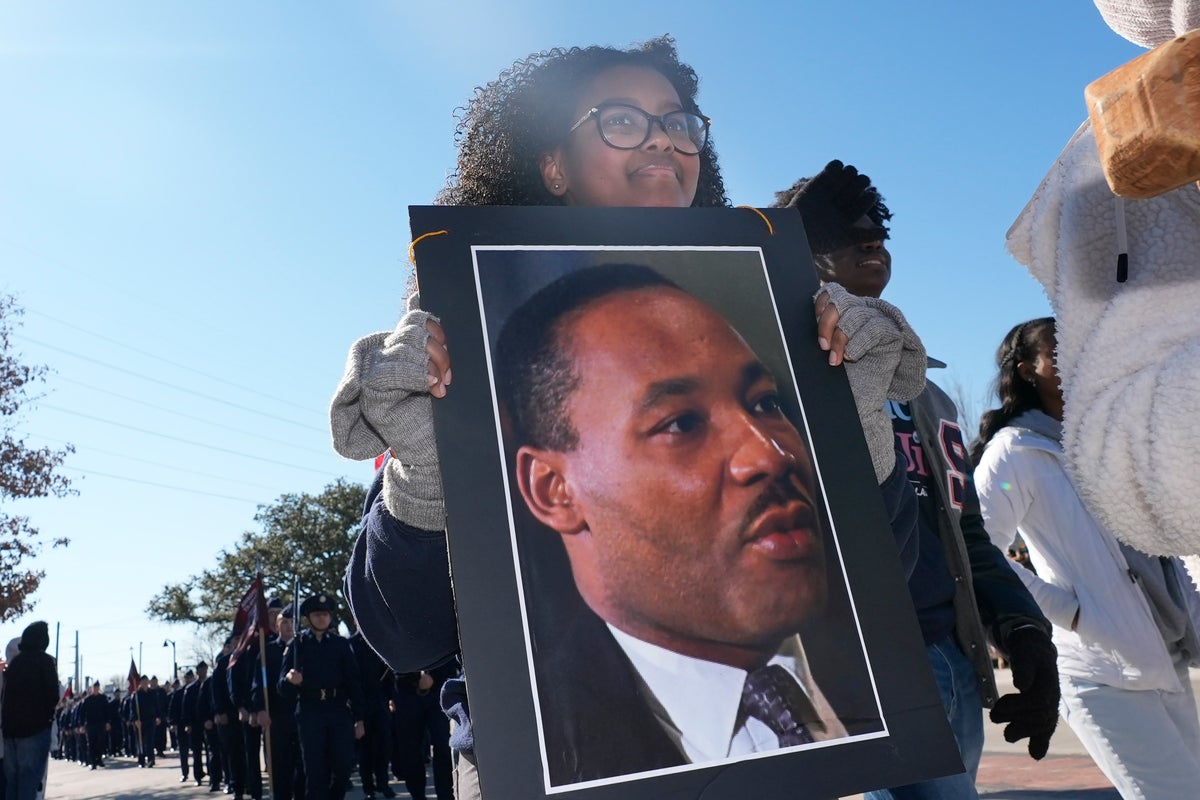 https://static.independent.co.uk/2025/01/20/18/MLK_Day_Parade_30637.jpg?width=1200&height=800&crop=1200:800