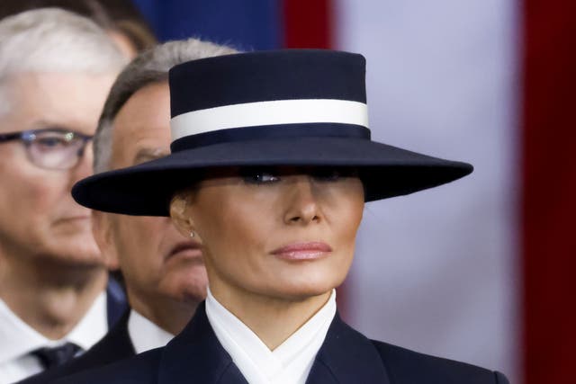 <p>Los fans comparan el atrevido sombrero inaugural de Melania Trump con villanos de cómics y personajes de dibujos animados </p>