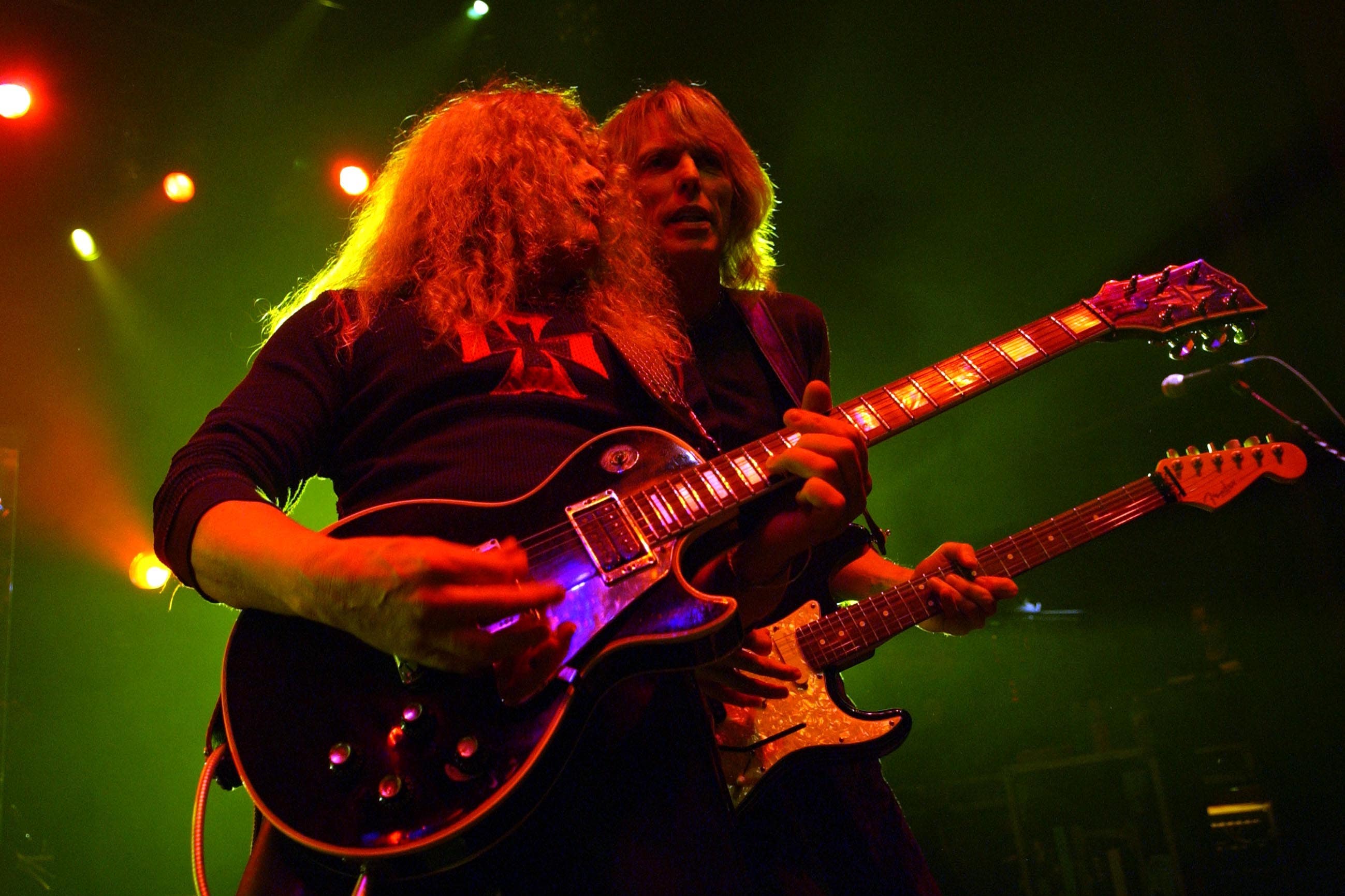 John Sykes on stage with Scott Gorham of Thin Lizzy