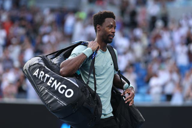 <p>Monfils received a standing ovation as he left the court</p>