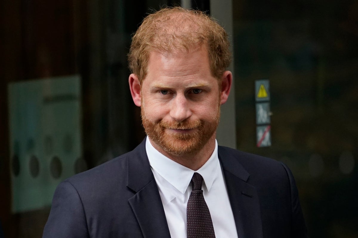 Prince Harry in eleventh-hour settlement talks with Rupert Murdochs News Group Newspapers