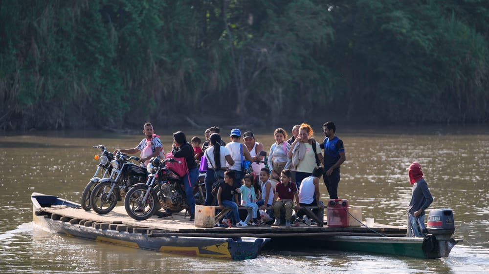 Offset Border Colombians flee to Venezuela as clashes between rebel groups escalate ...