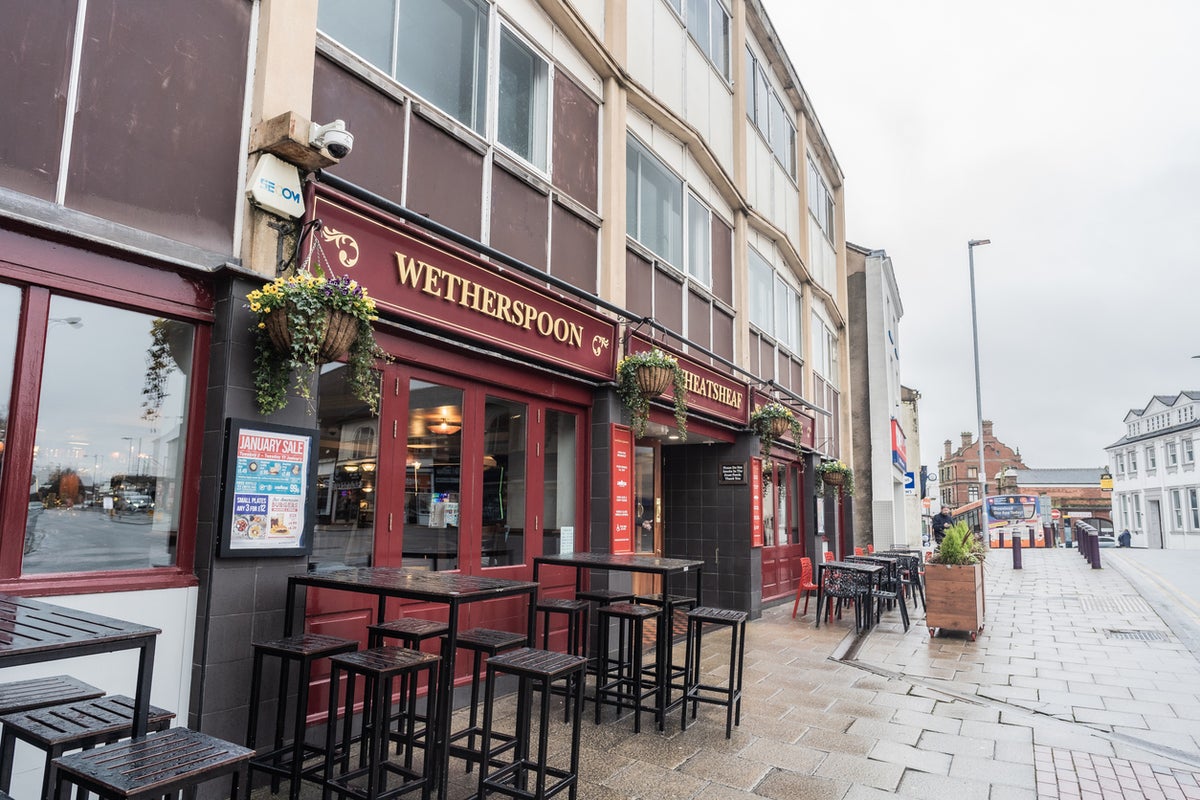 Wetherspoons boss demands pub tax cut to end discrimination in favour of dull dinner parties