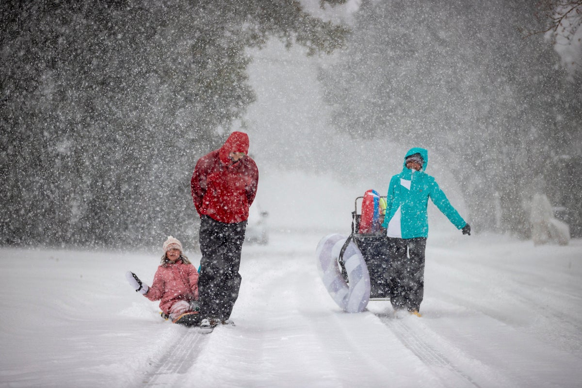 Winter storm live updates: Florida sees its most snowfall ever as beaches turn to snow in Sunshine State