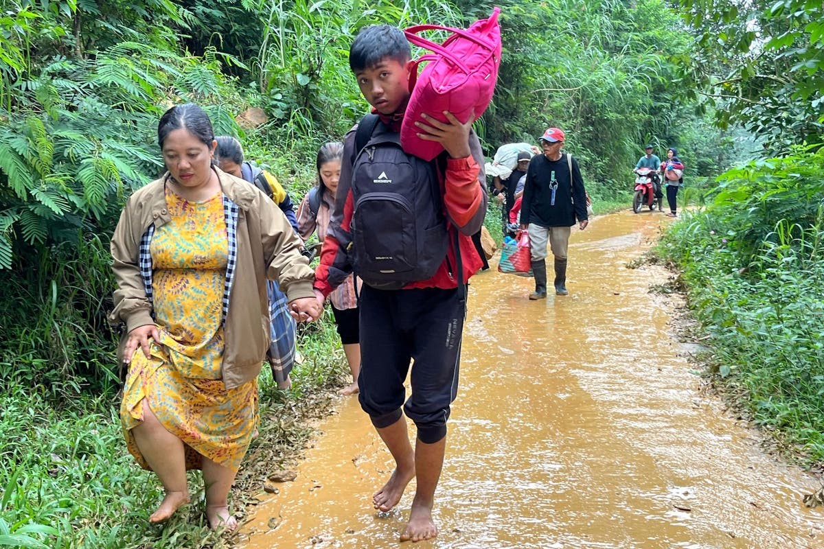 What makes a landslide and why they are familiar in Indonesia