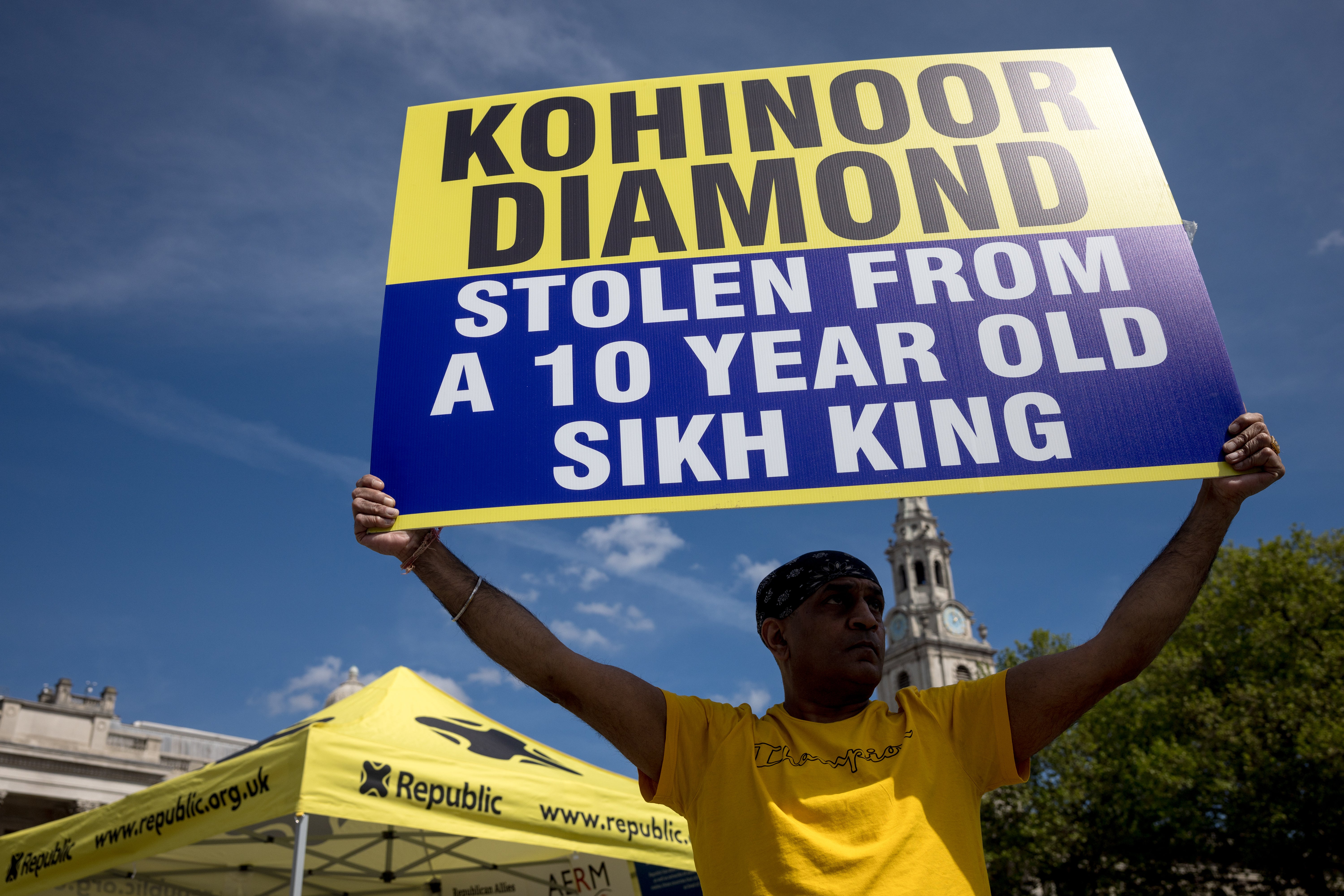 File. A protester holds a placard about the Kohinoor diamond during an anti-monarchy protest in Trafalgar Square on 5 May 2024 in London, England