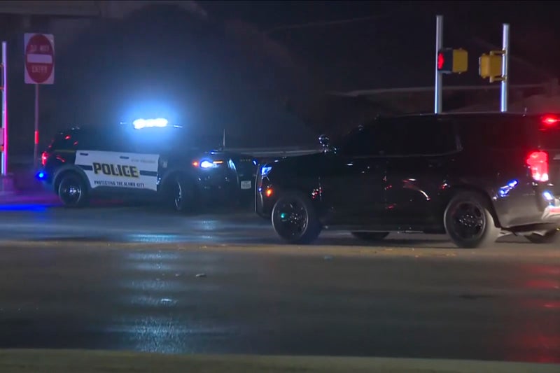 4 police officers wounded in San Antonio shooting