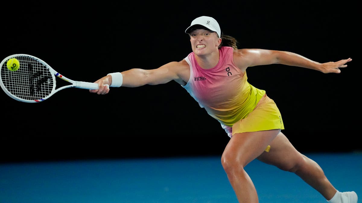 Swiatek clinches close first set versus Keys in semi-final: Australian Open LIVE