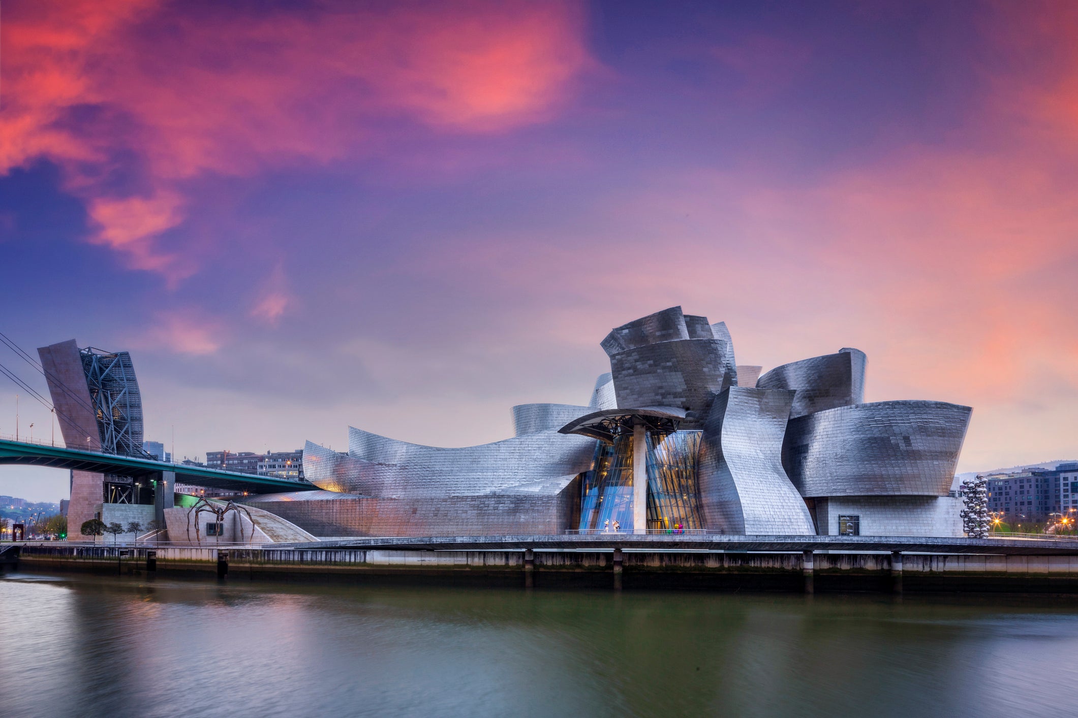 Bilbao traz seu próprio sabor único e o Museu Guggenheim vale uma visita