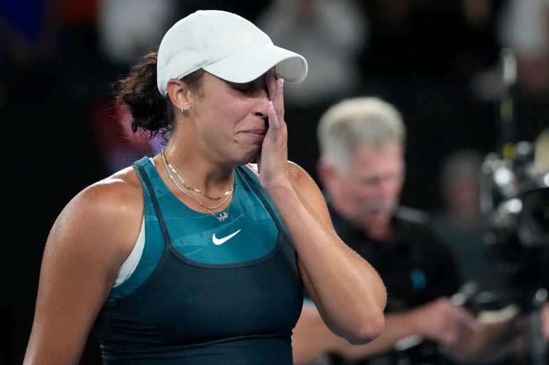 Madison Keys wins battle of wills against Iga Swiatek in Australian Open thriller