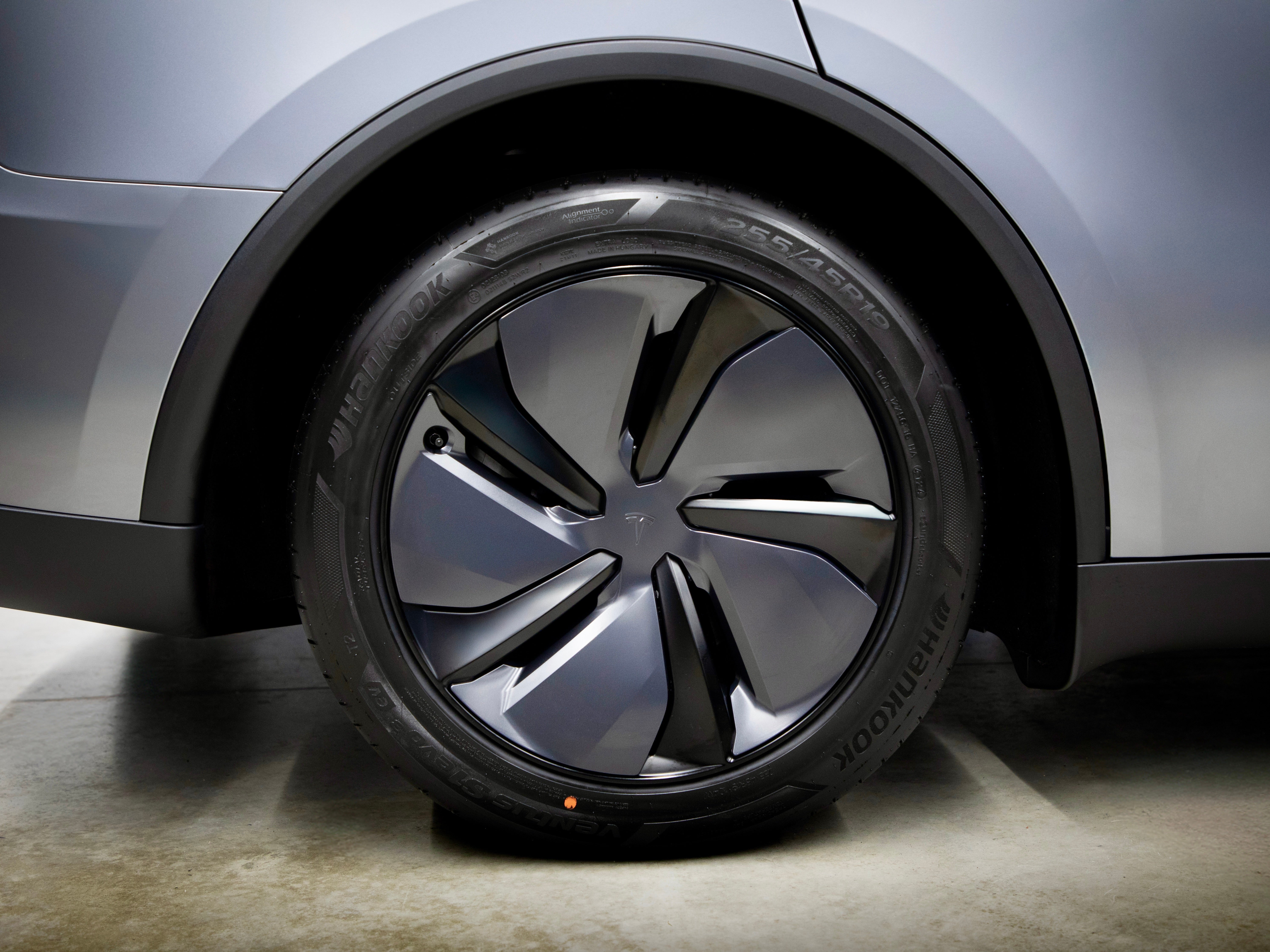 New more aerodynamic Storm Hub wheels boost the 2025 Tesla Model Y’s efficiency