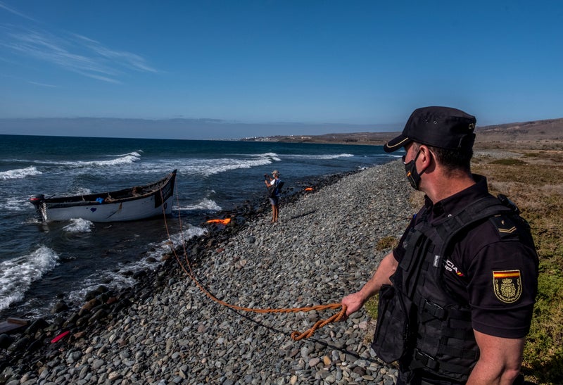 Spain says over 550 migrants reached its Canary Islands in 2 days