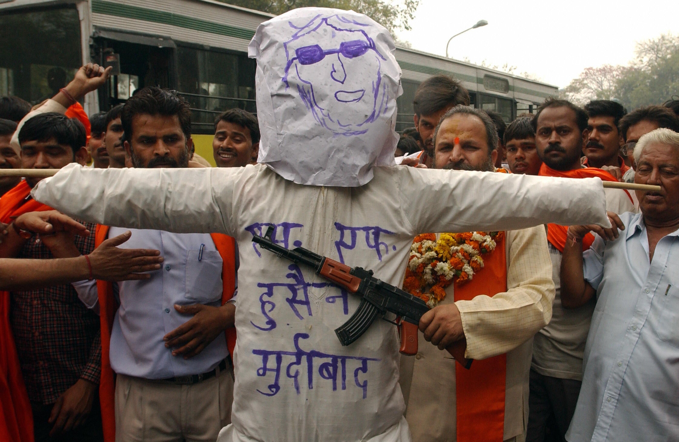 File. Members of Hindu nationalist Shiv Sena enactment      constituent   a artifact  weapon  astatine  an effigy of creator  MF Husain during a protestation  successful  New Delhi successful  2006