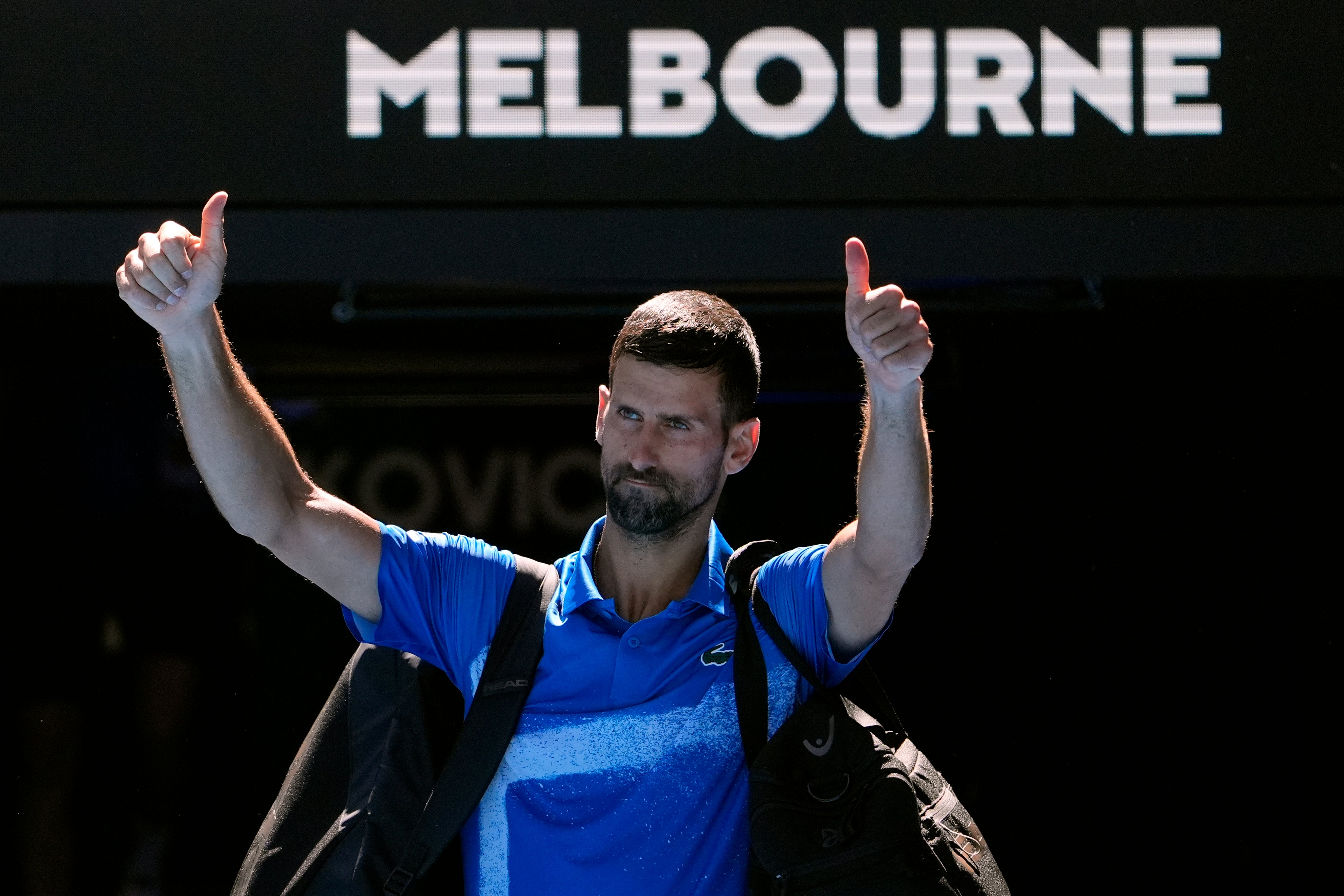 Djokovic ha alzato i pollici dopo aver lasciato la corte