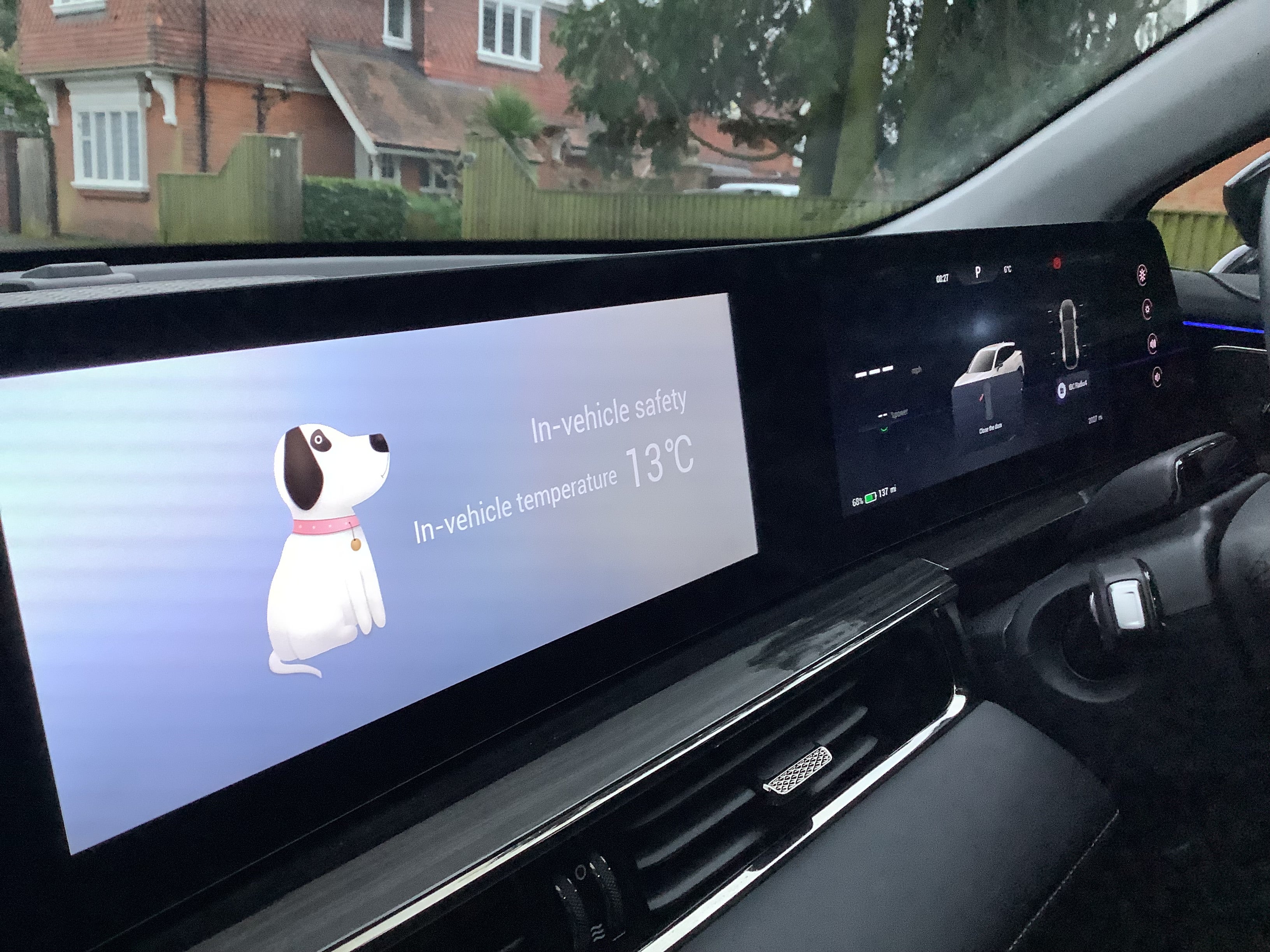 The electric E5 has a ‘pet mode’ button, which will maintain an ambient temperature of 13C inside the car