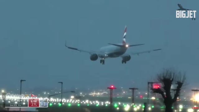 <p>Storm Eowyn: Planes struggle to land at Heathrow Airport amid heavy wind and rain.</p>