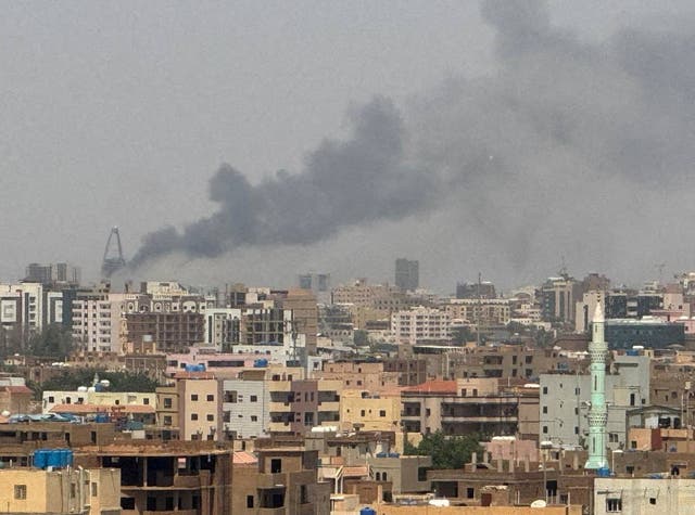 <p>FILE PHOTO: Plumes of smoke rise during clashes between the paramilitary Rapid Support Forces and the army in Khartoum, Sudan</p>